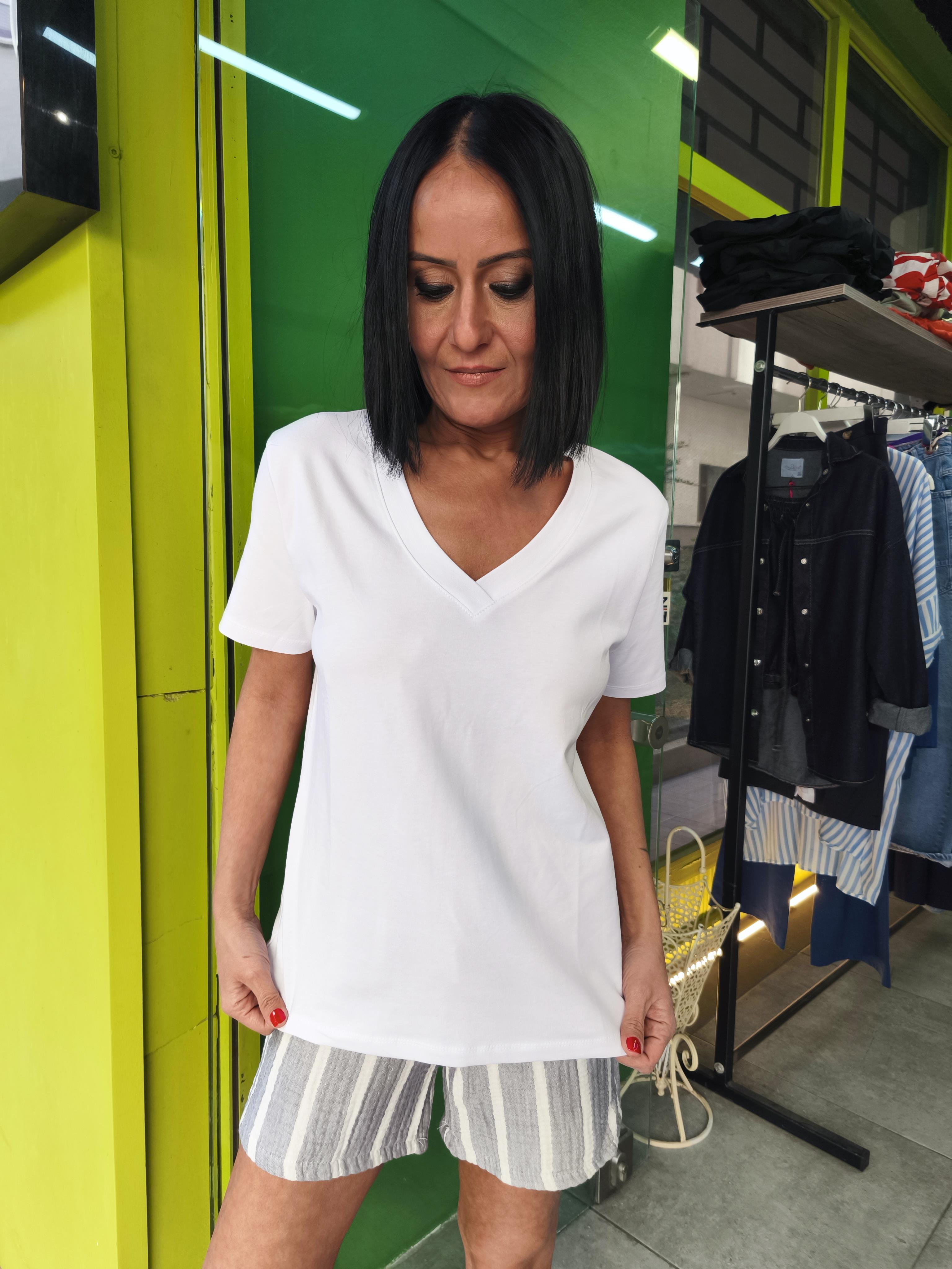 Beyaz V Yaka Tişört