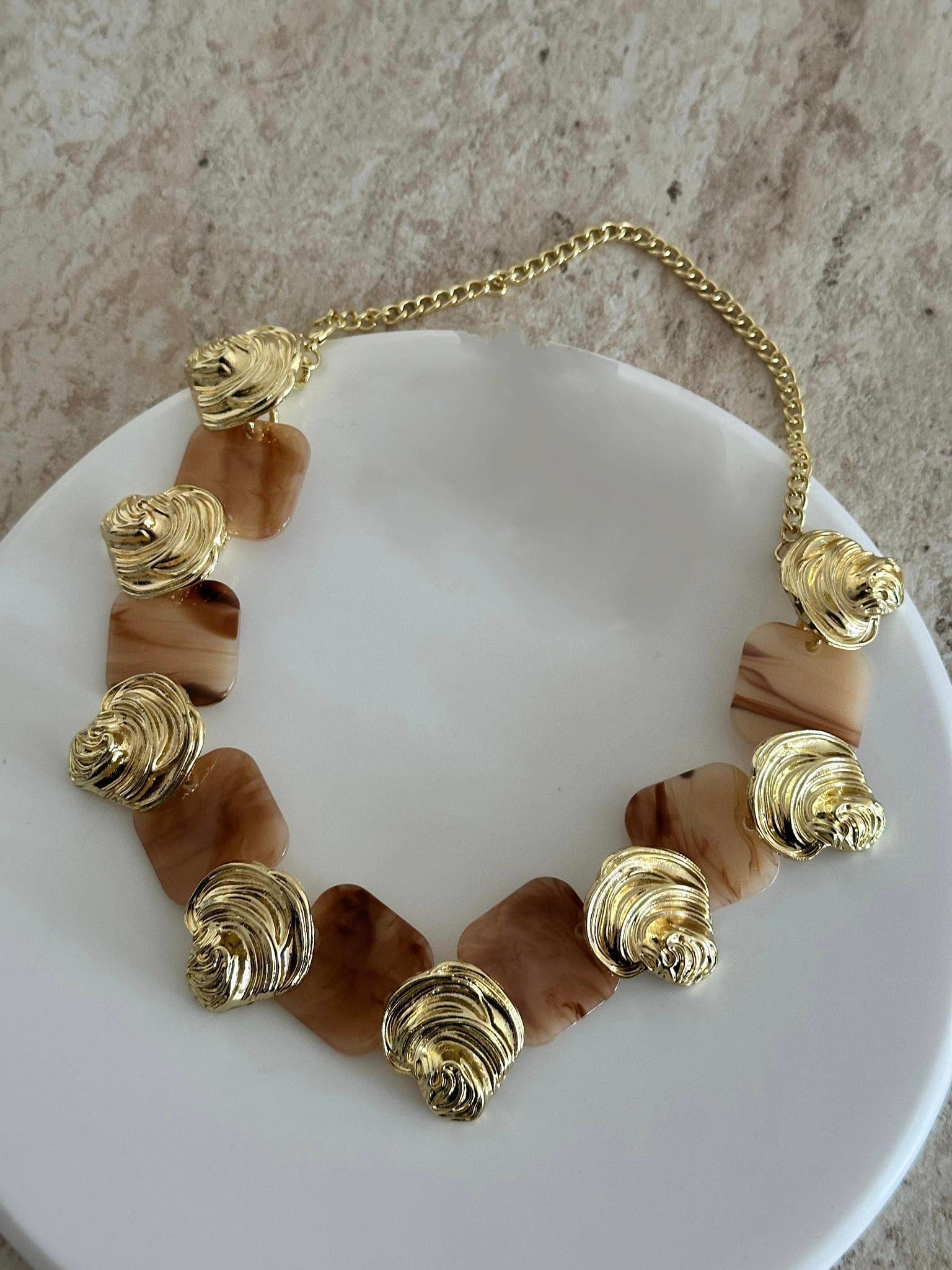 Gold Detaylı Kemik Kolye