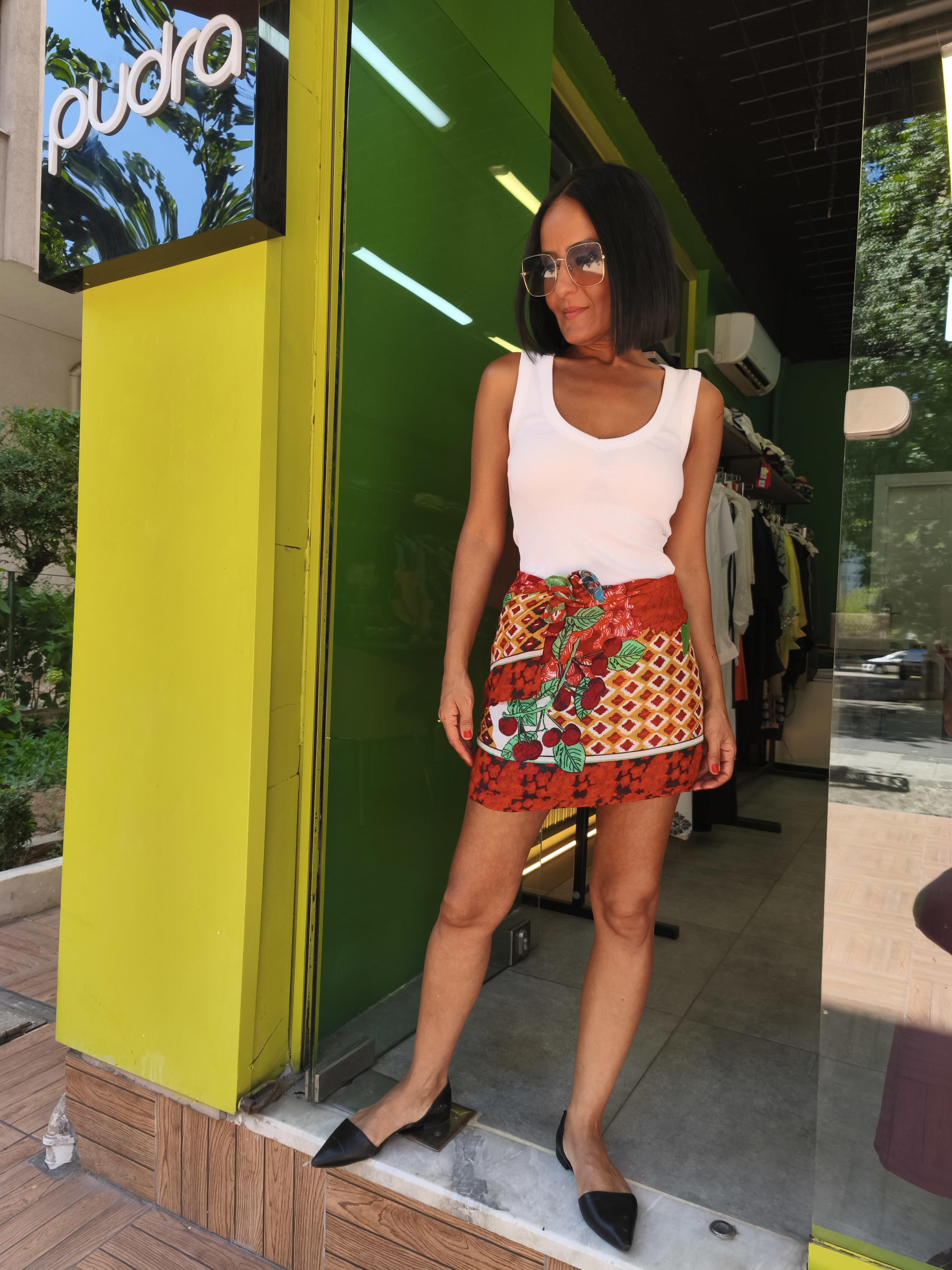 Kırmızı Çiçekli Şal