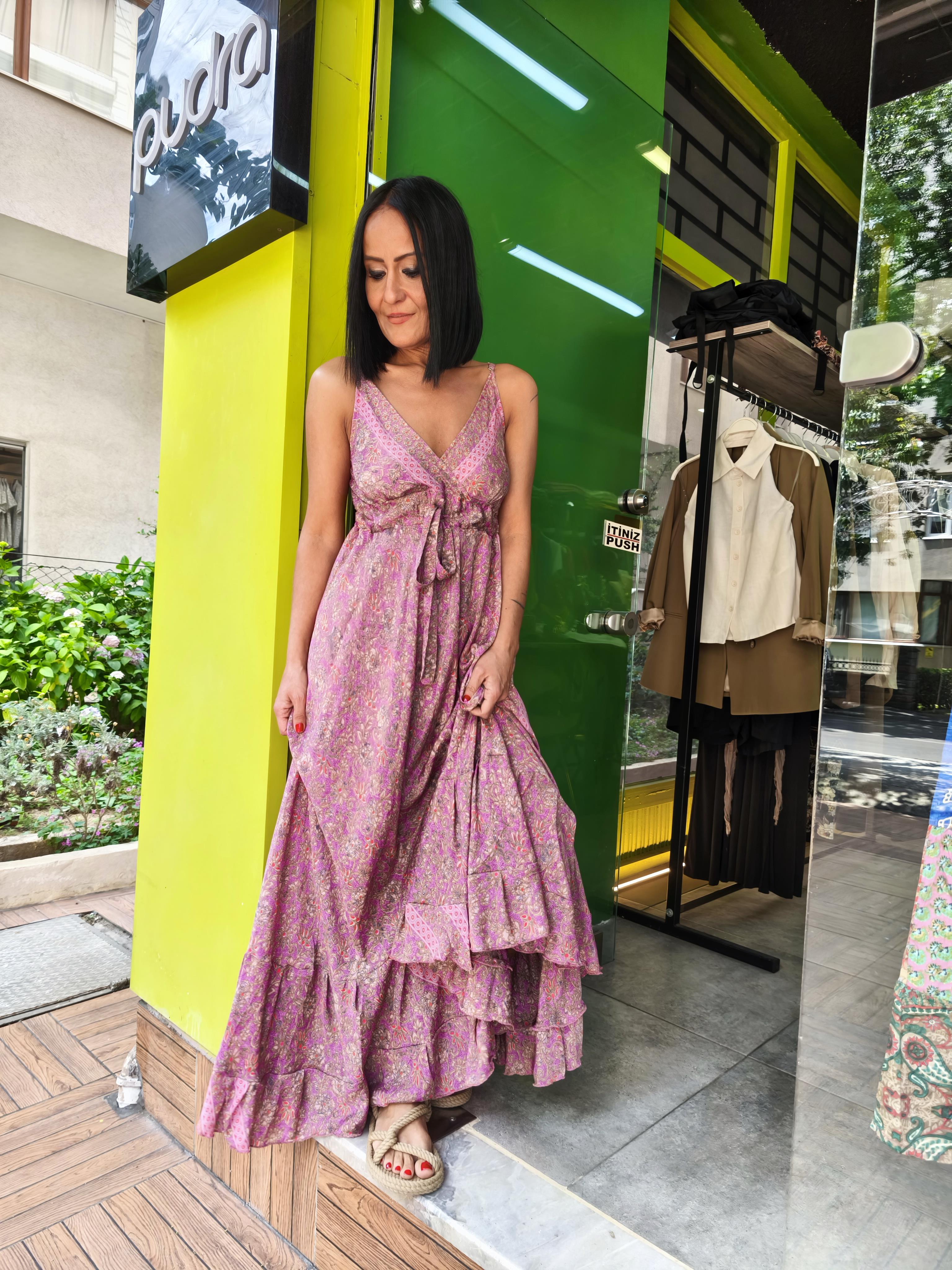 Pembe Çiçek Desenli Elbise