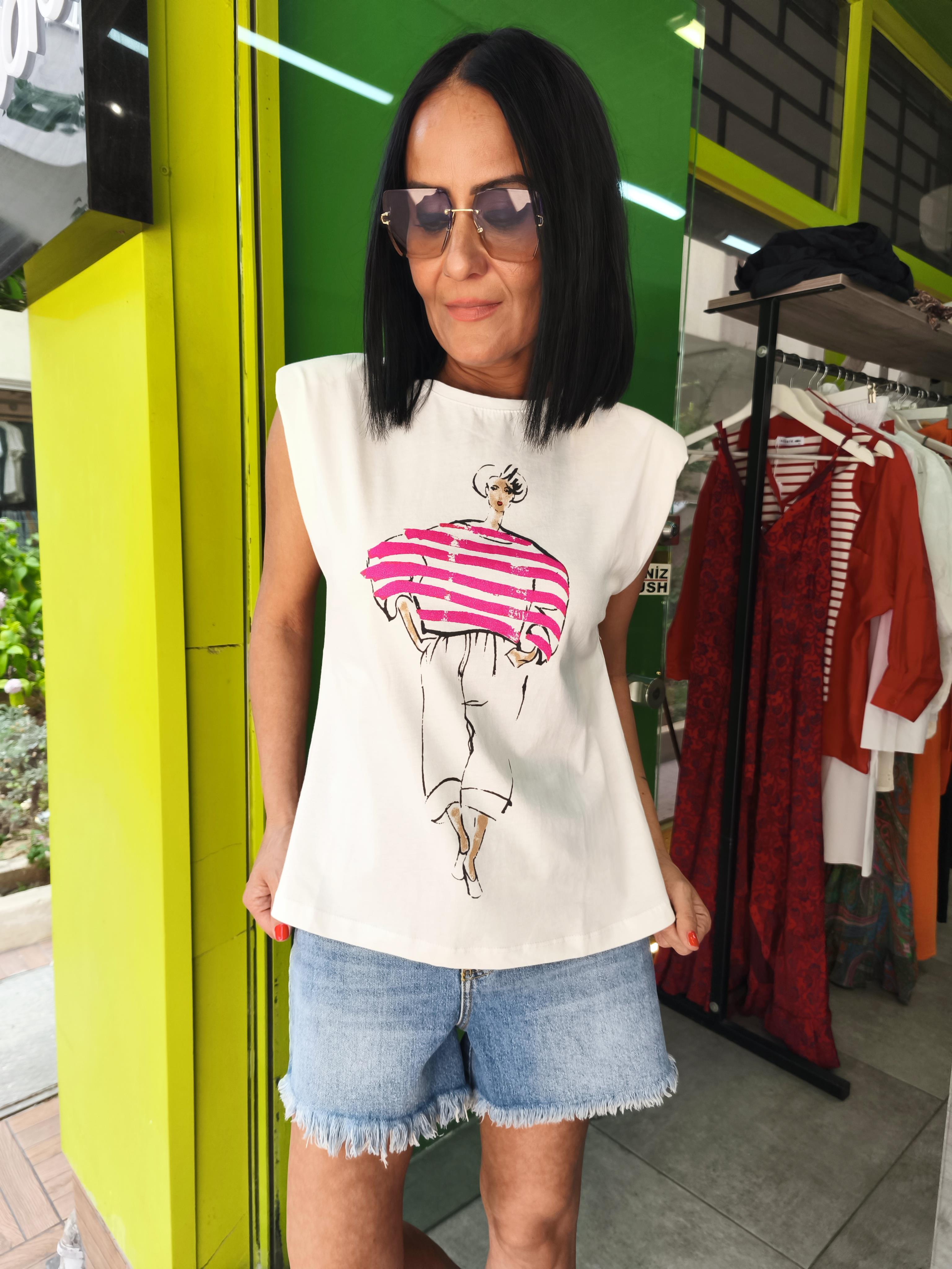 Pembe Desenli Vatkalı Tişört