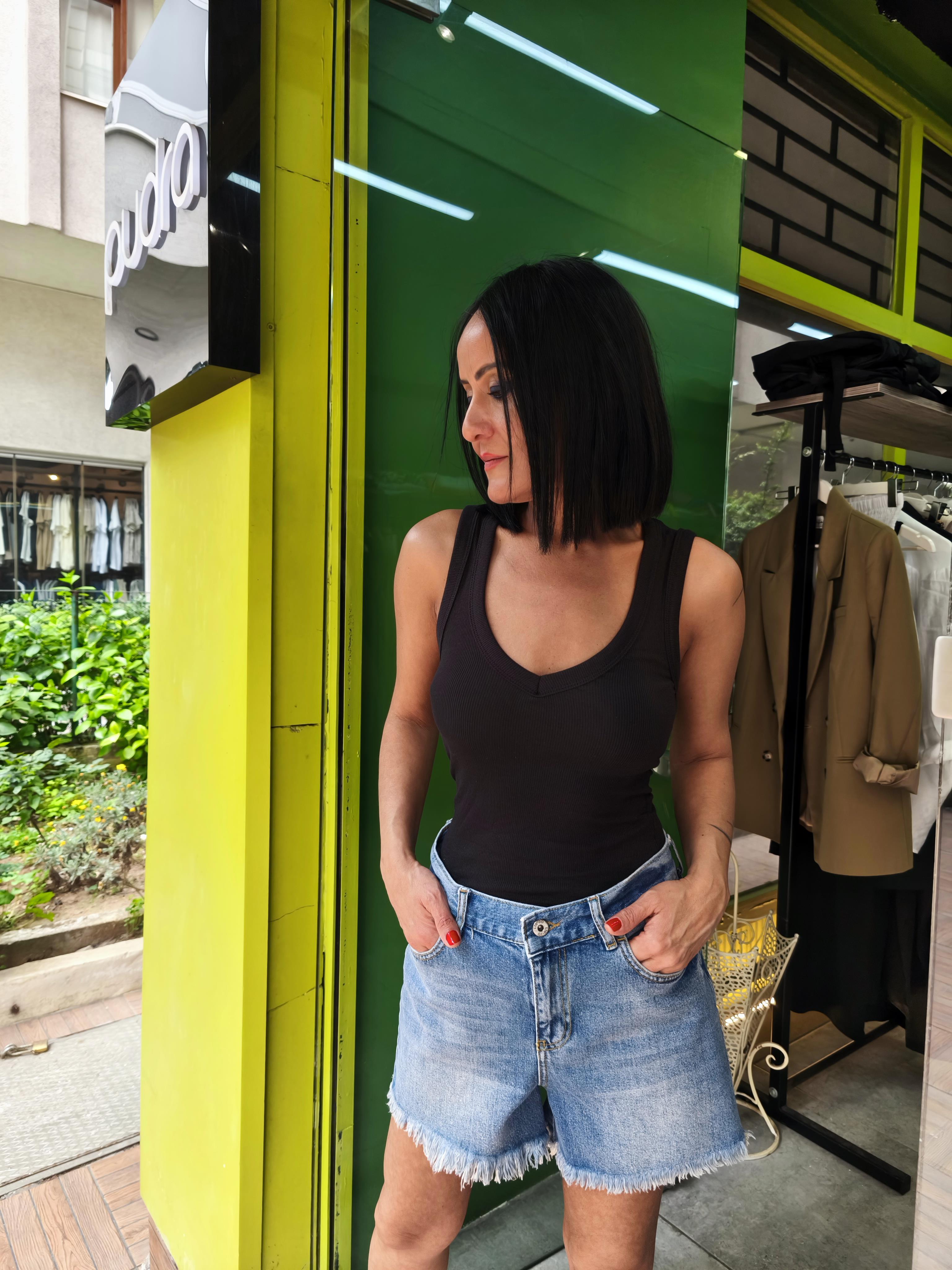 Siyah, Derin V Yaka Crop Top