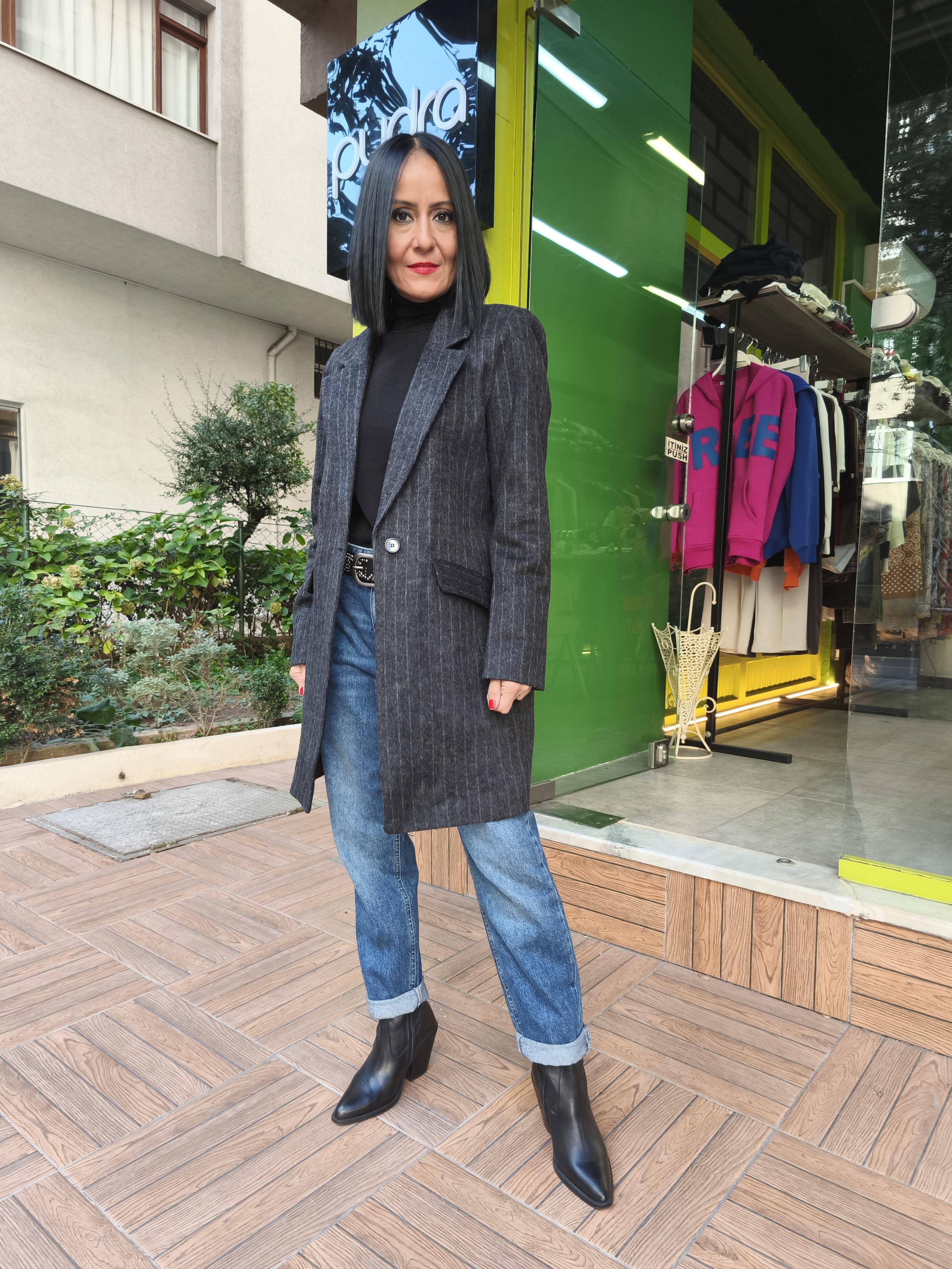 Siyah,İnce Çizgili Kaşe Ceket