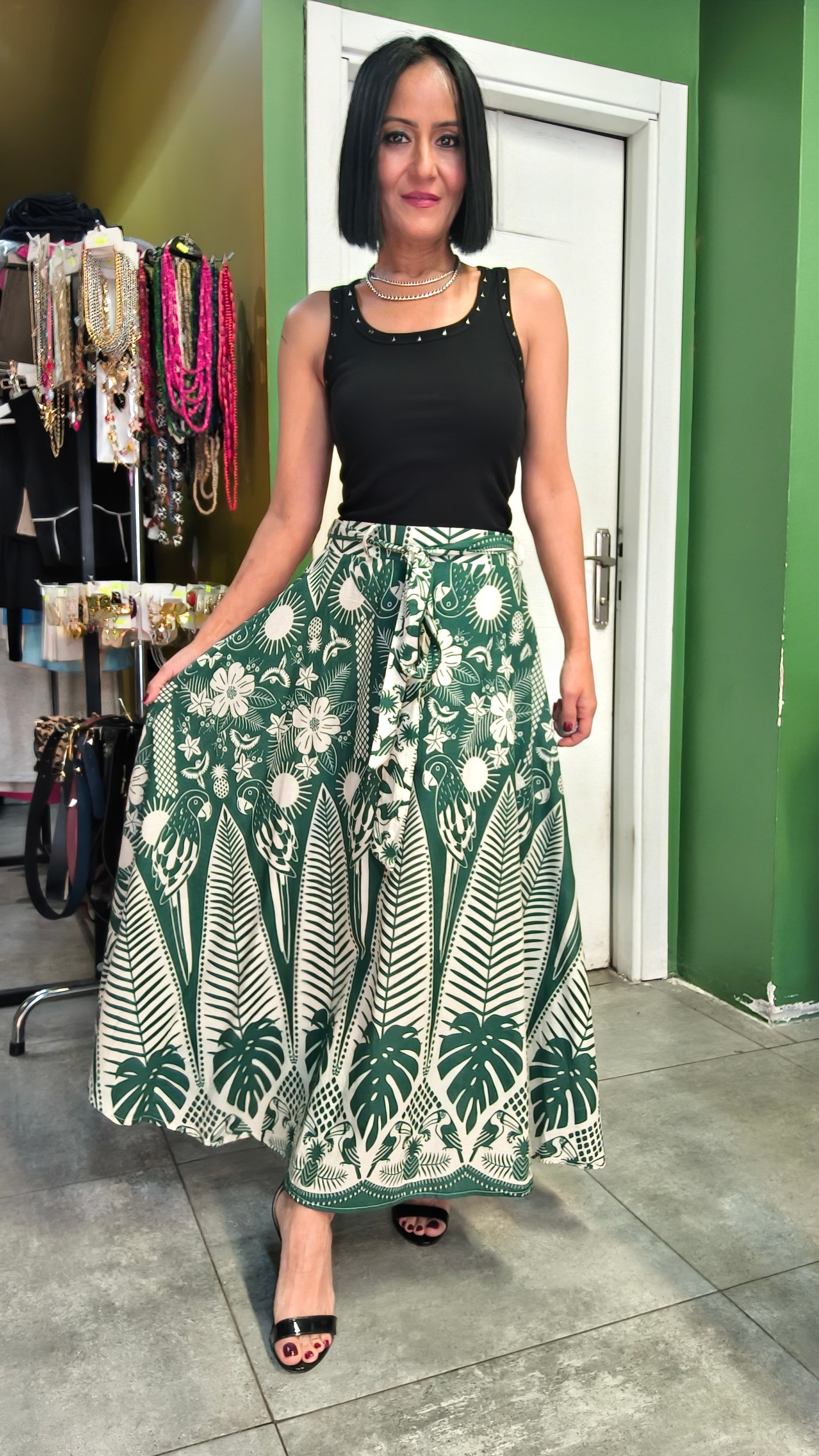 Yaprak Yeşili ve Ekru Desenli Kloş Pamuk Etek