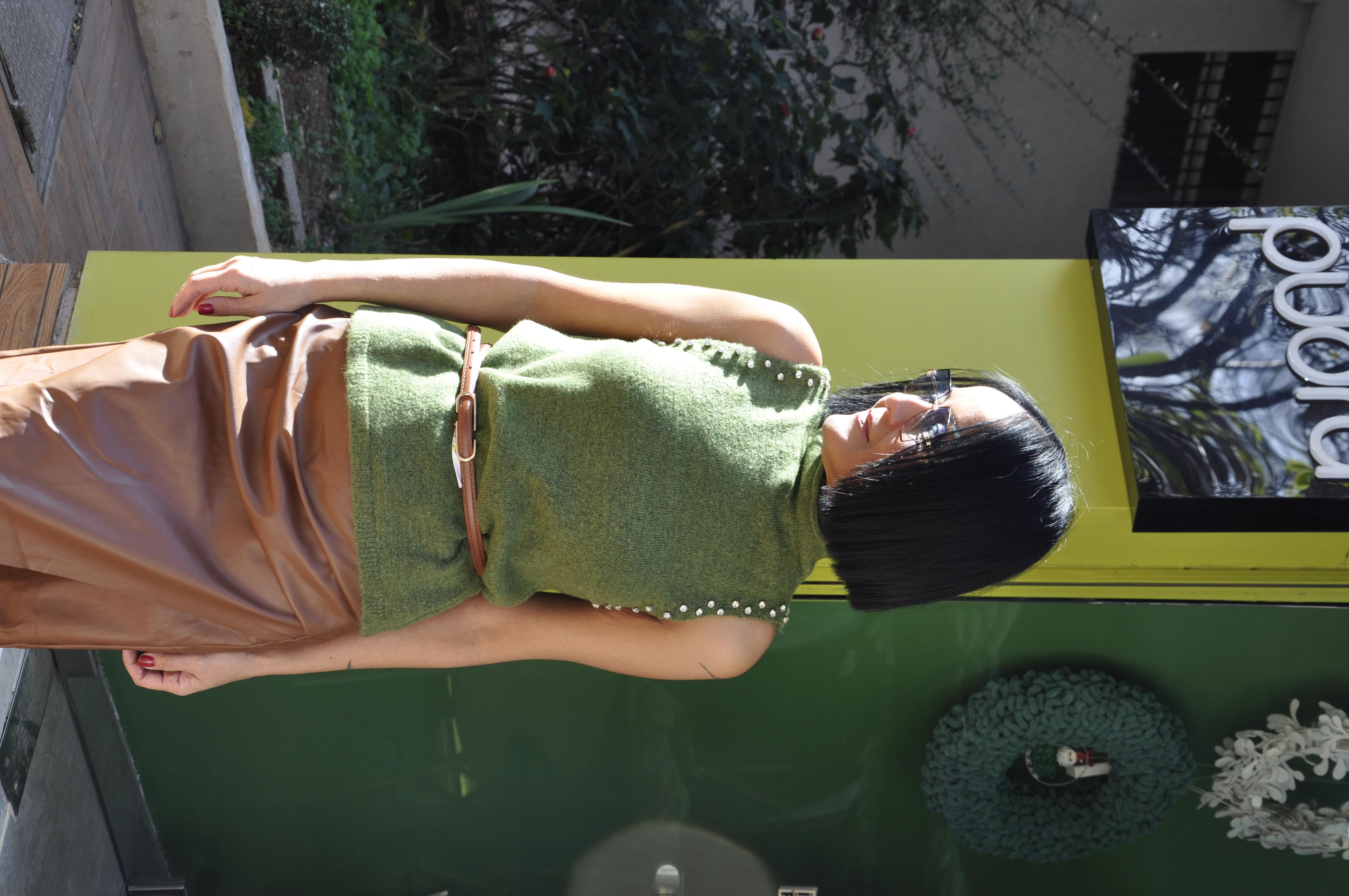 Yeşil Kolsuz Taşlı Triko