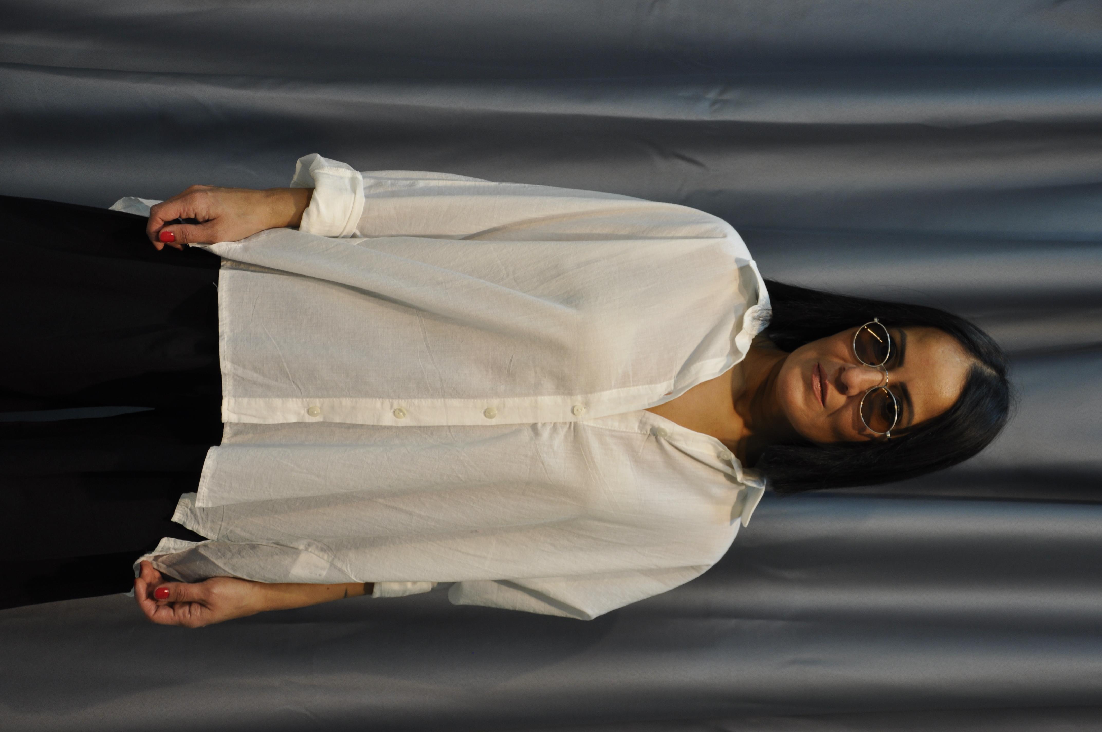 Bej Sırt Yırtmaçlı Gömlek