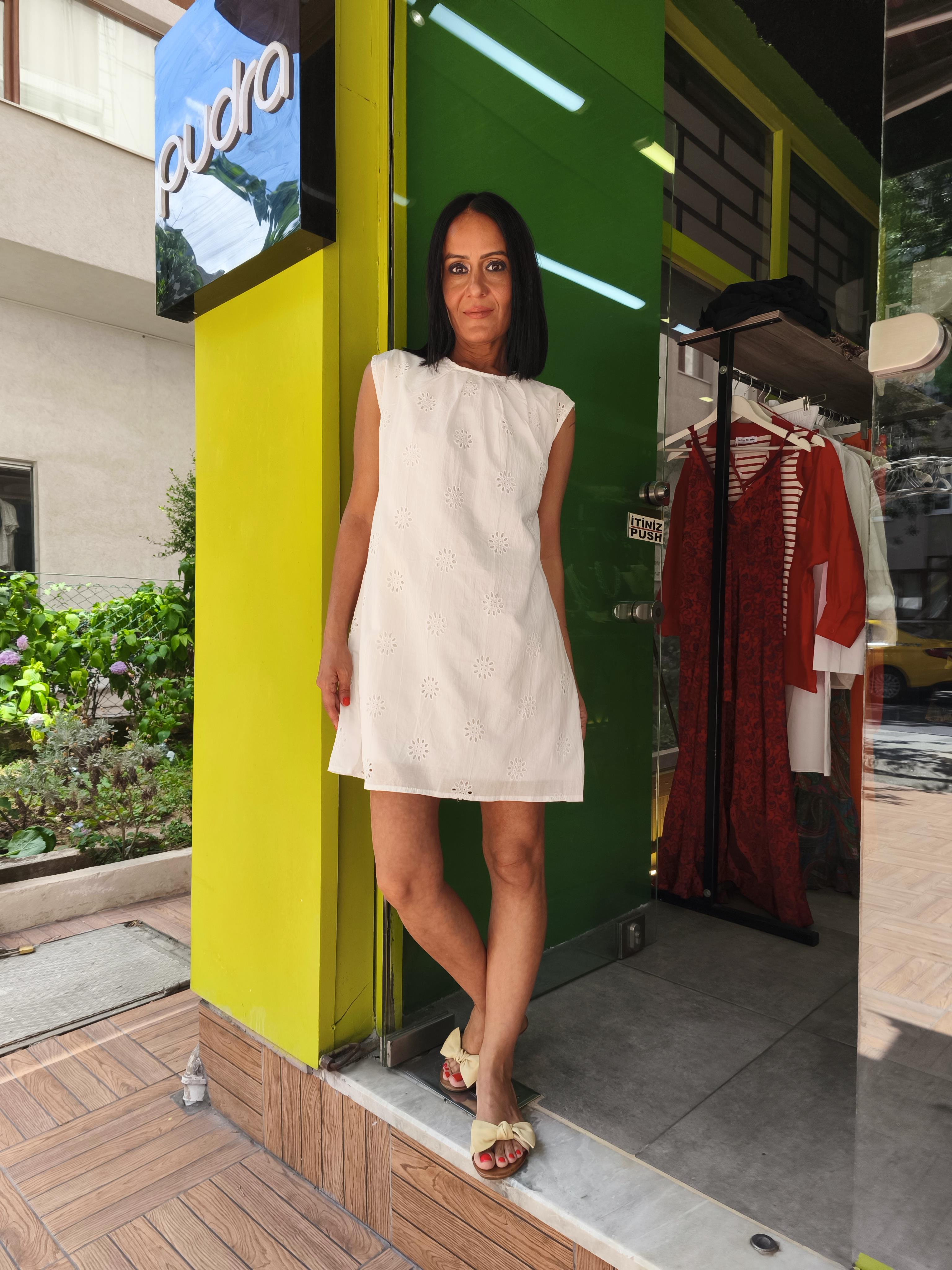 Beyaz Güpürlü Elbise