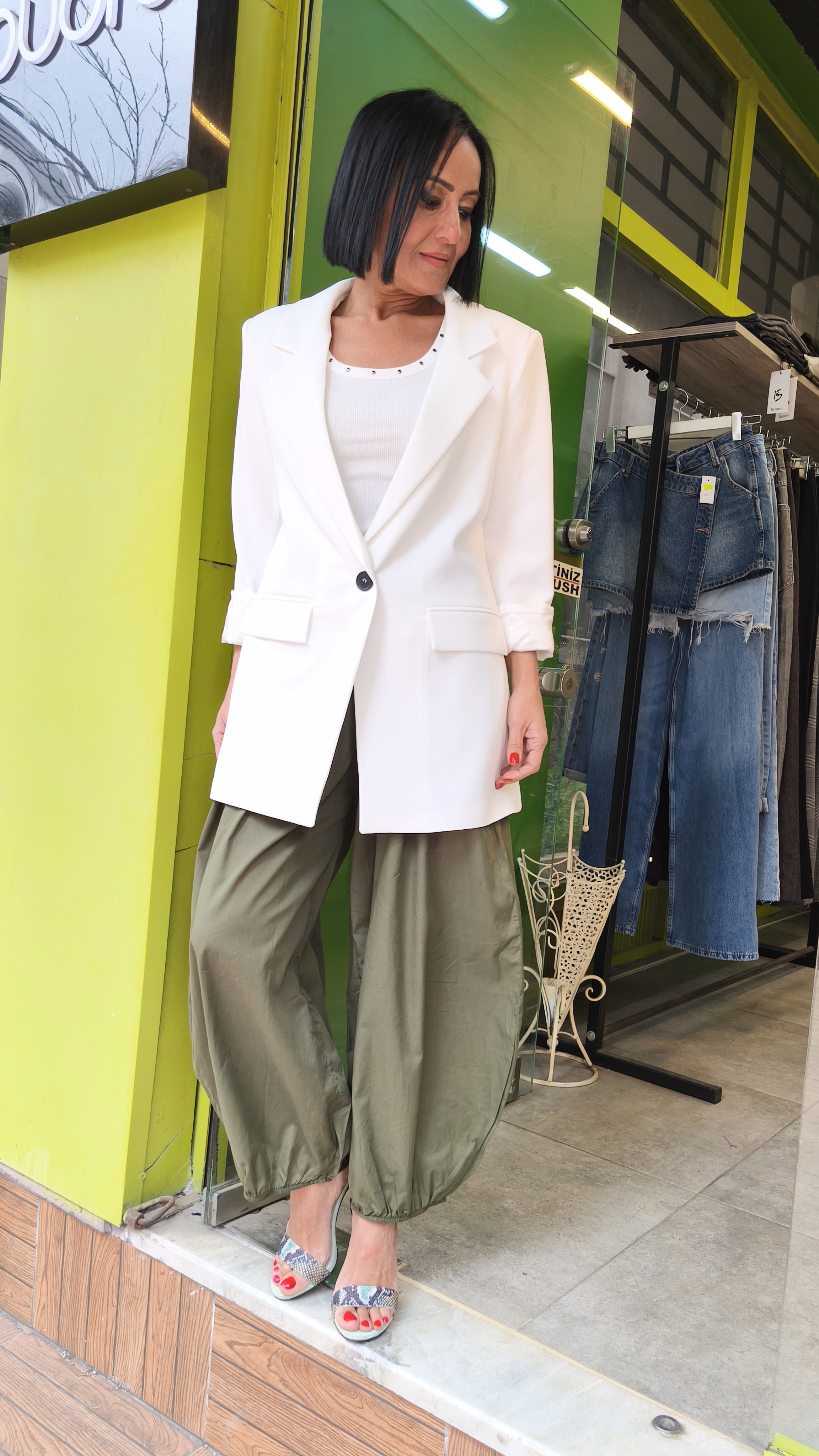 Beyaz Önden Tek Düğmeli Ceket