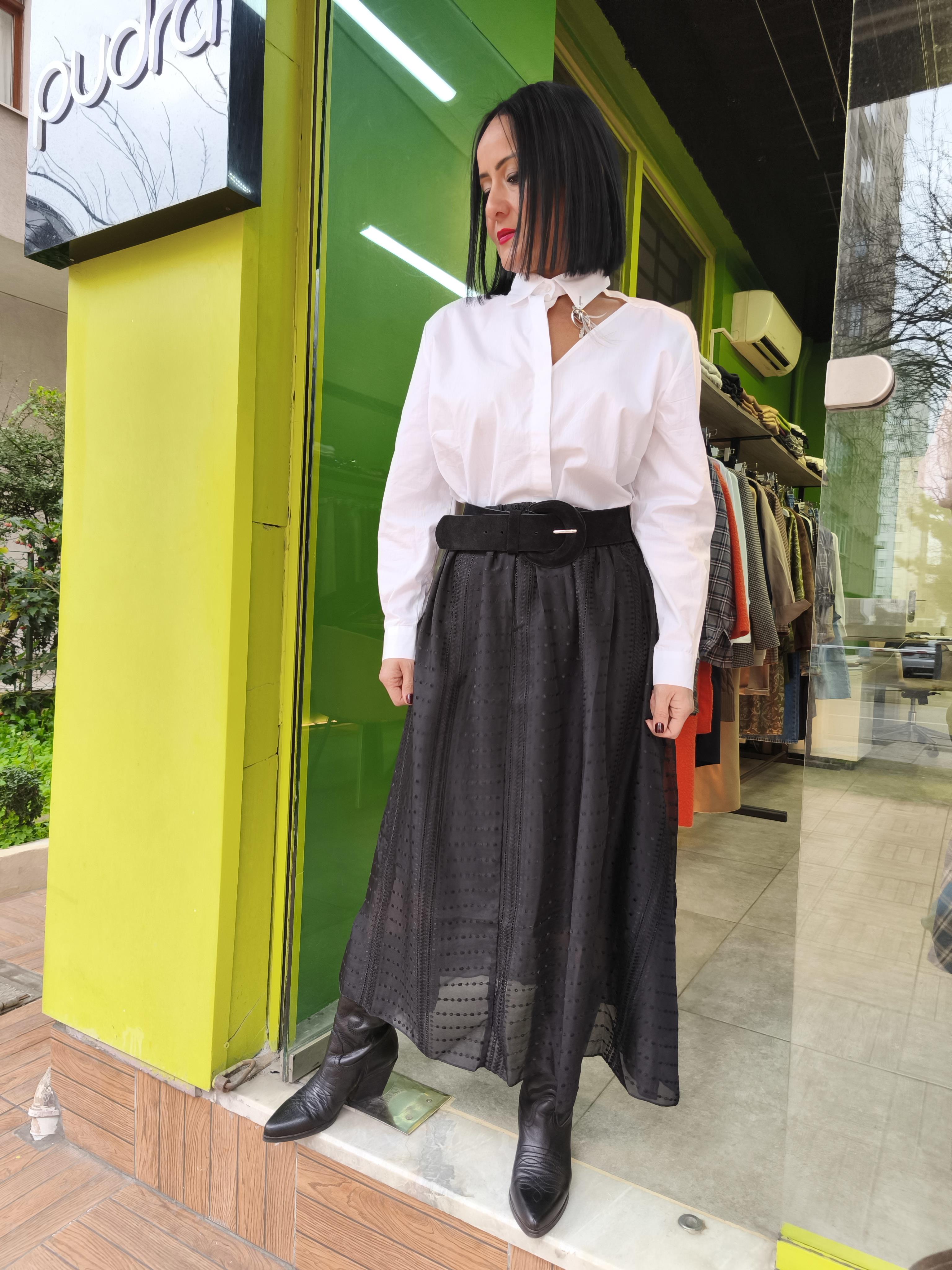 Beyaz Pencereli Gömlek