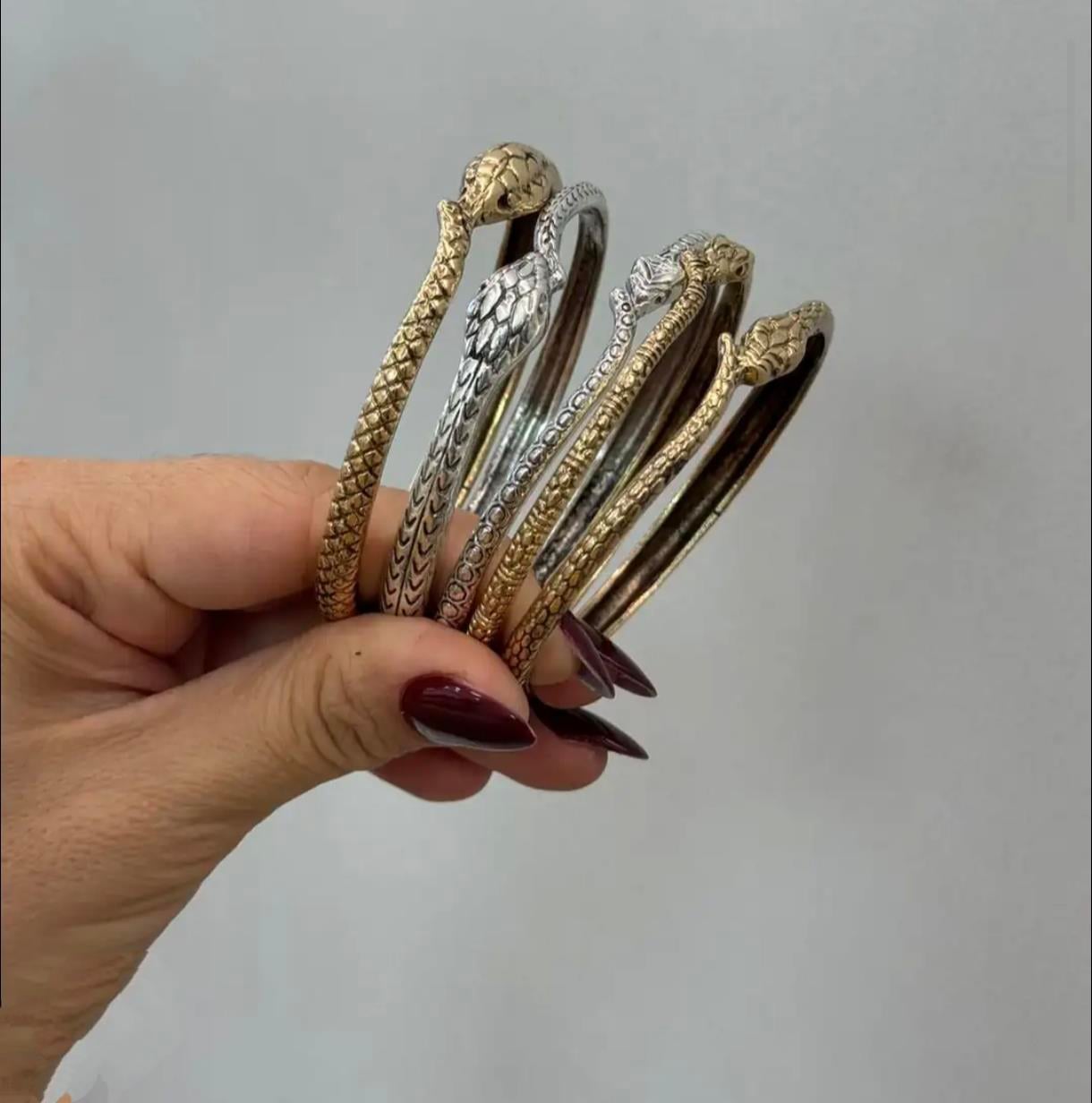 Gri El Yapımı Kalın Örme Bileklik