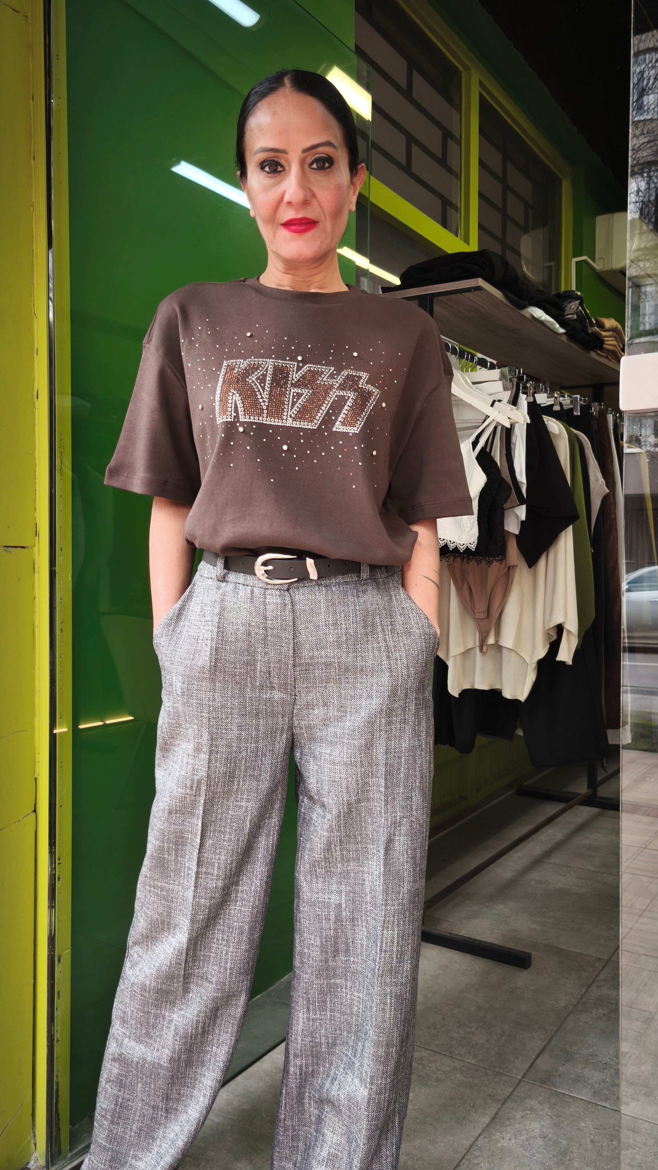 Kahve Taşlı Tişört 