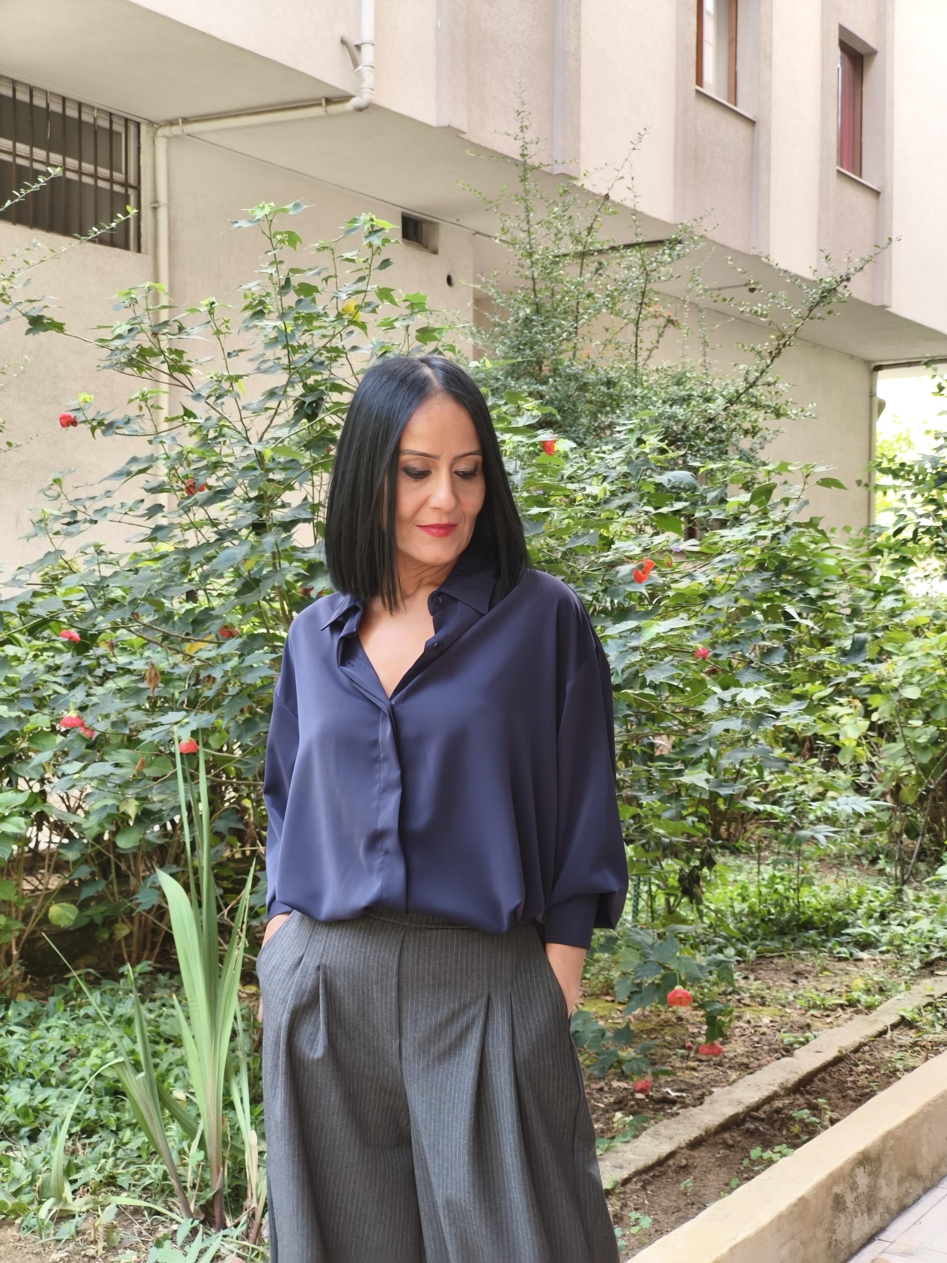 Lacivert İpeksi Gömlek