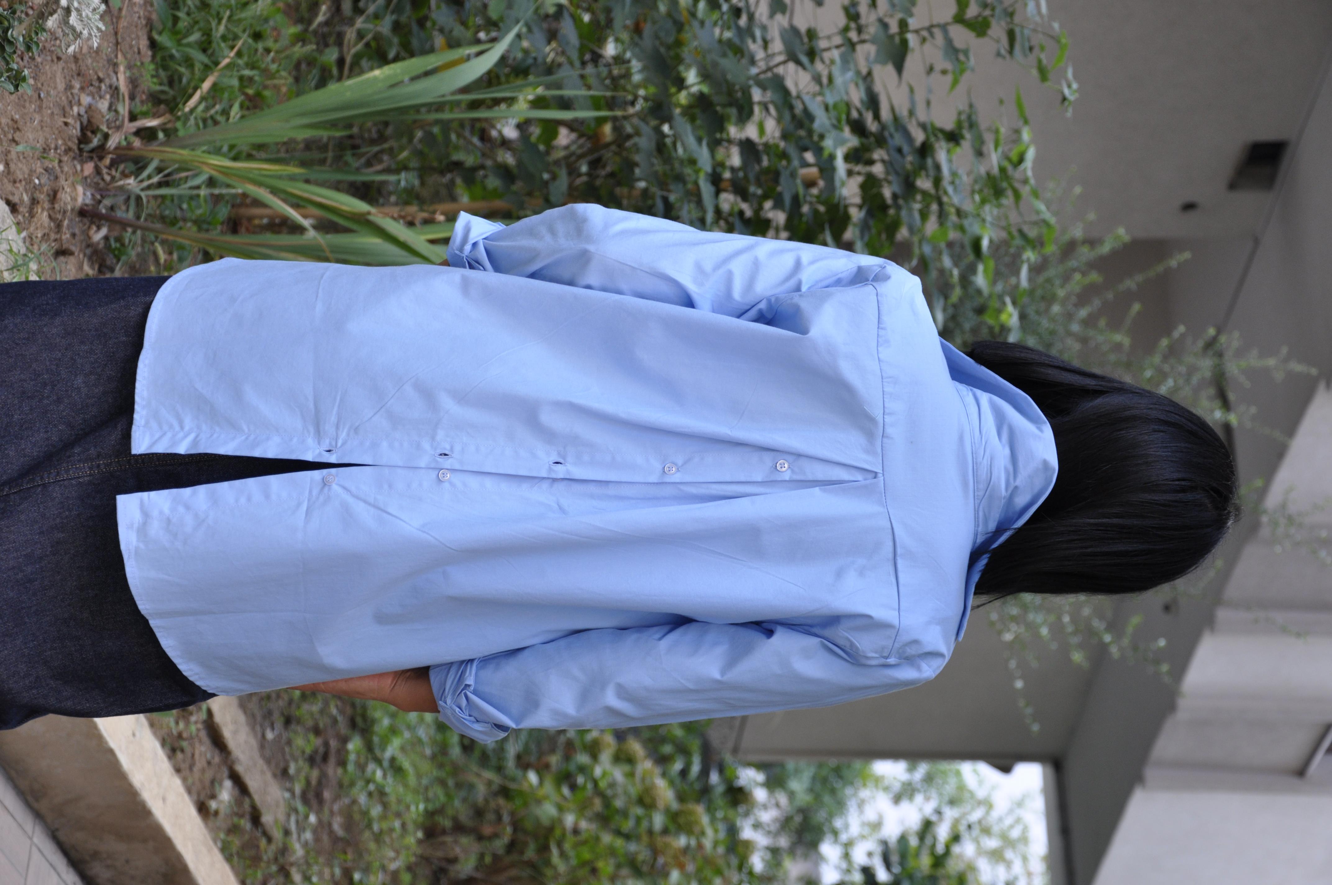 Mavi Sırt Düğmeli Gömlek