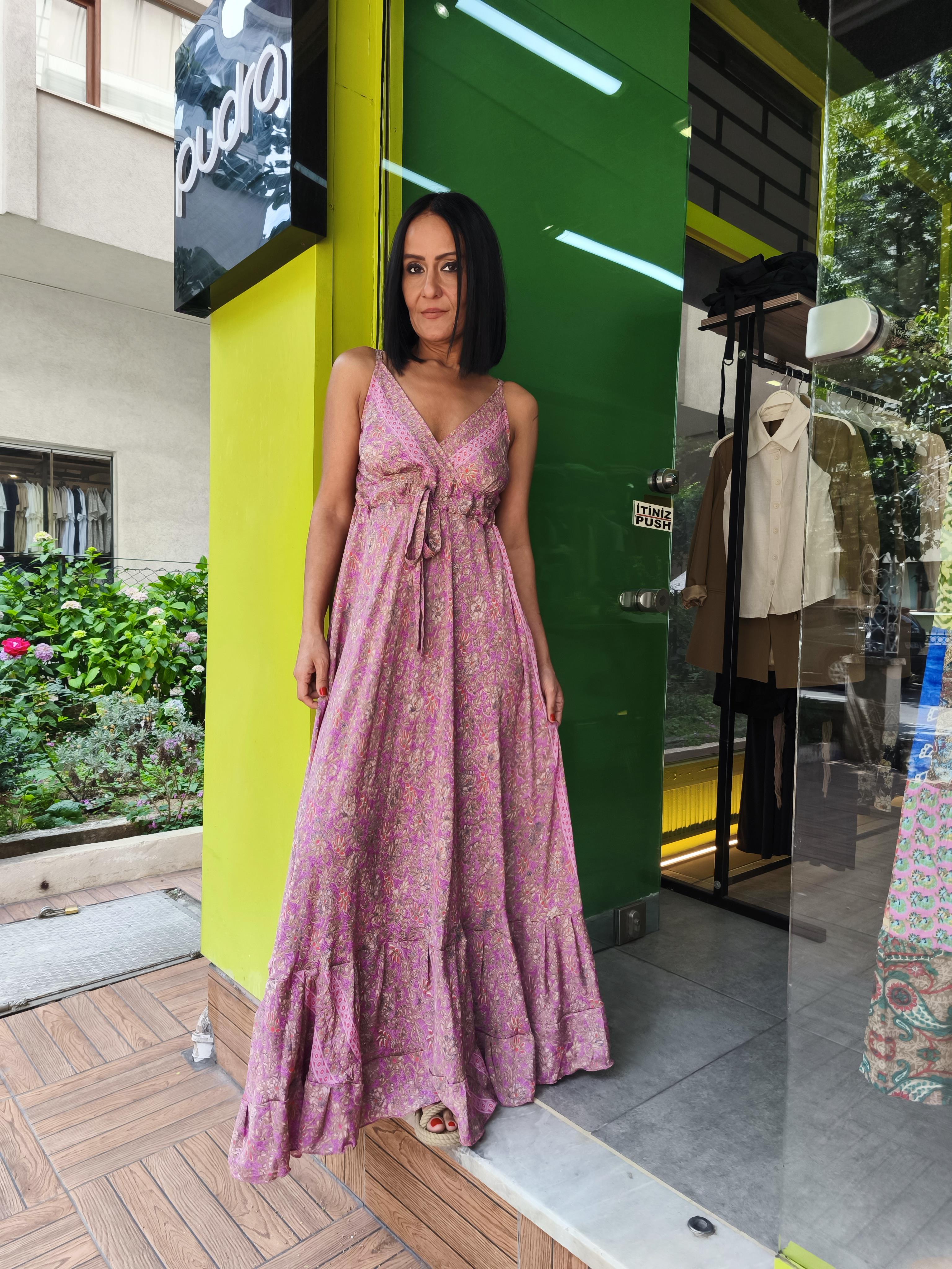 Pembe Çiçek Desenli Elbise