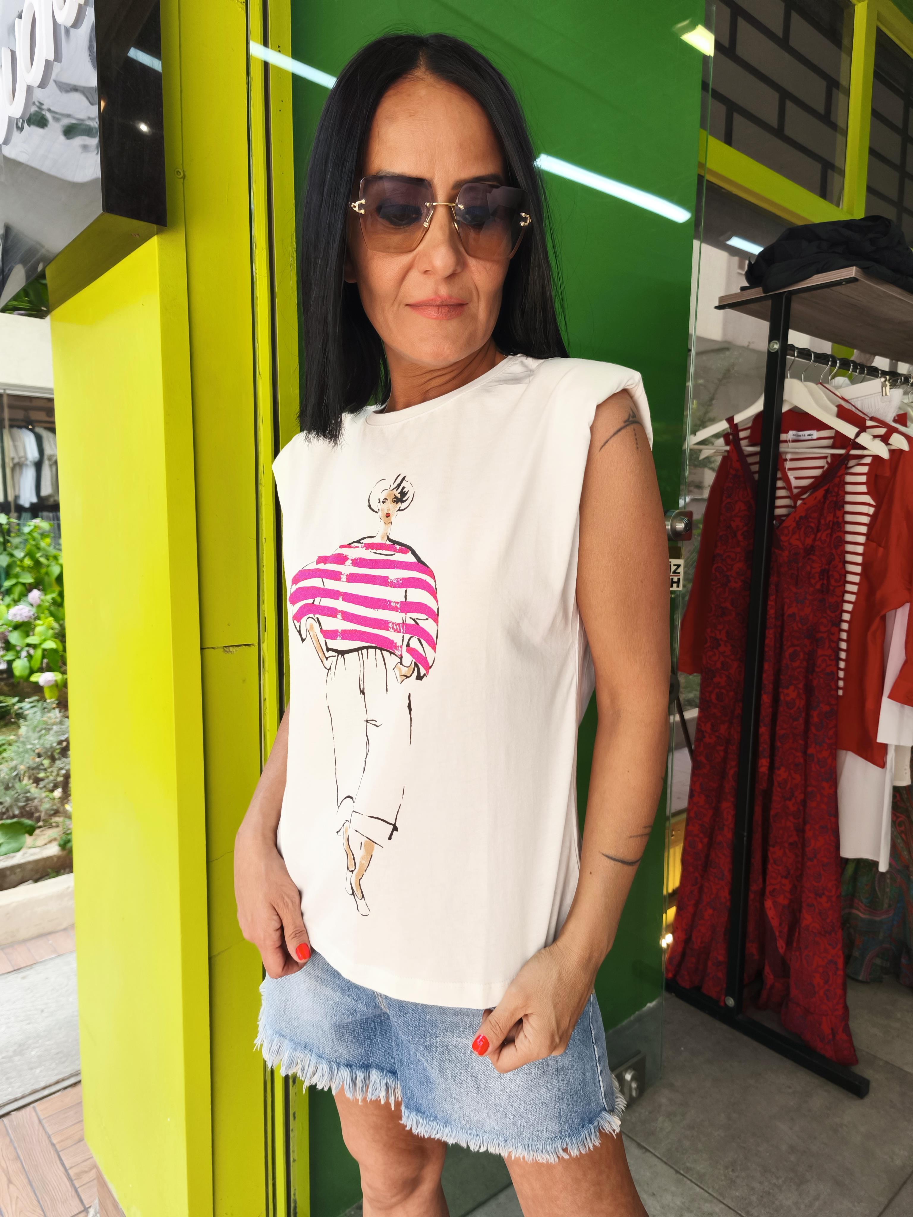 Pembe Desenli Vatkalı Tişört