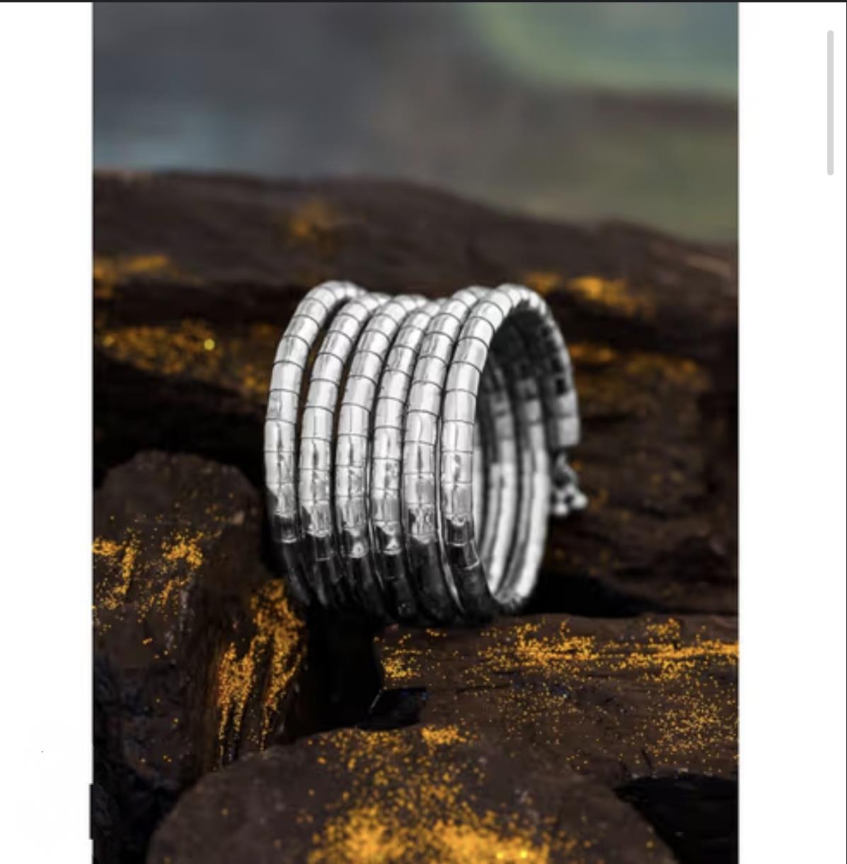 Siyah El Yapımı Dolamalı Bileklik