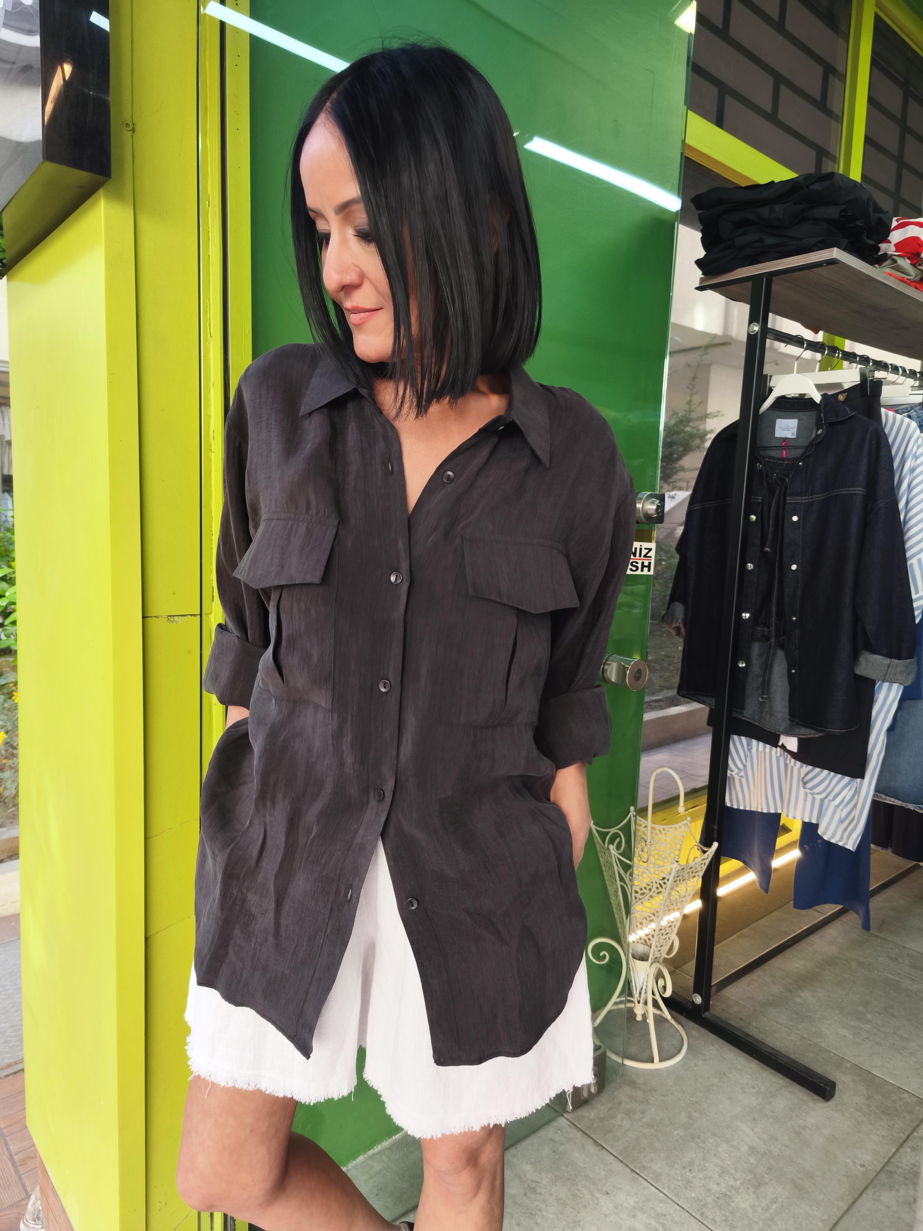 Siyah Geniş Kesim Gömlek