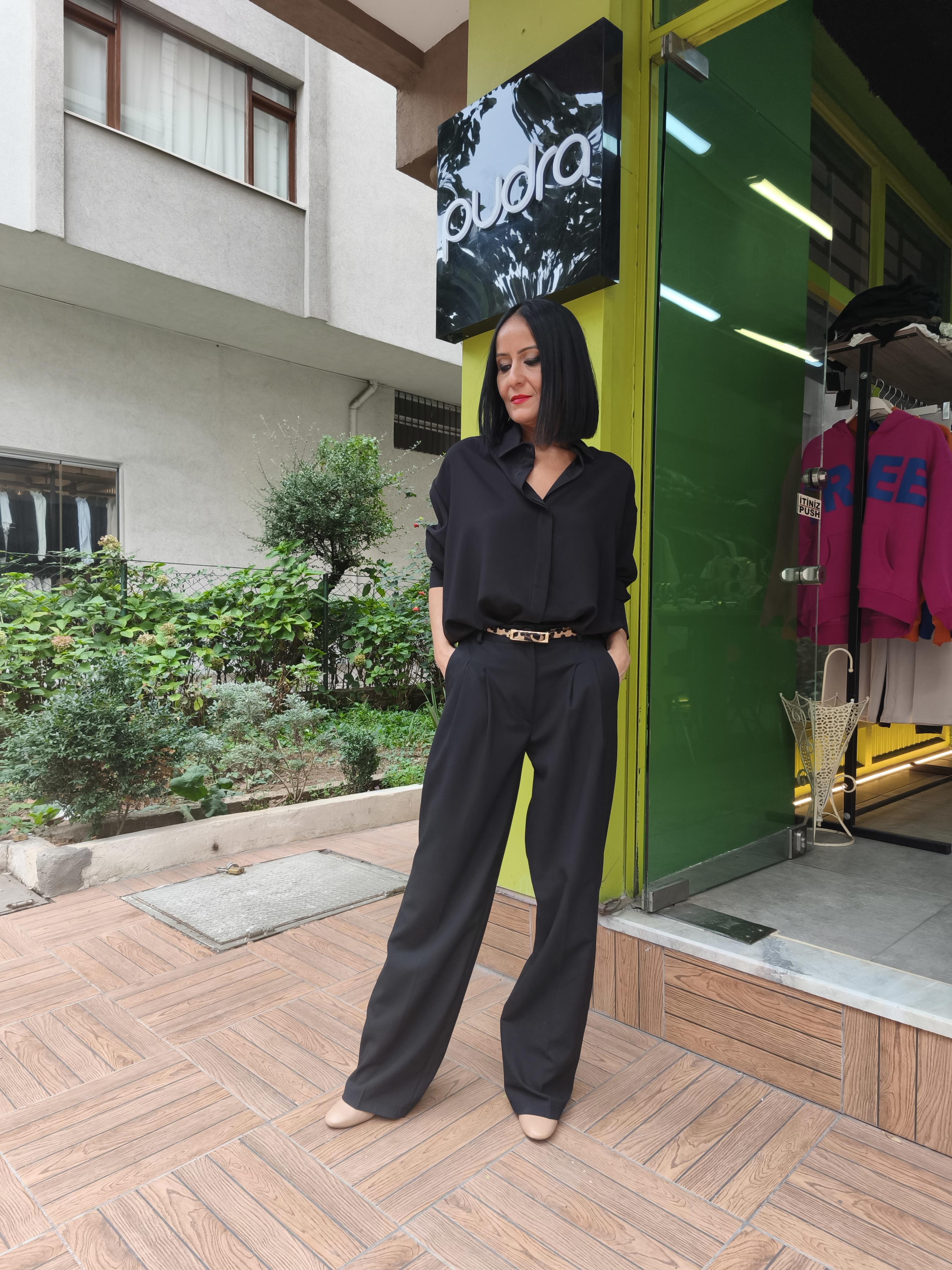 Siyah İpeksi Gömlek