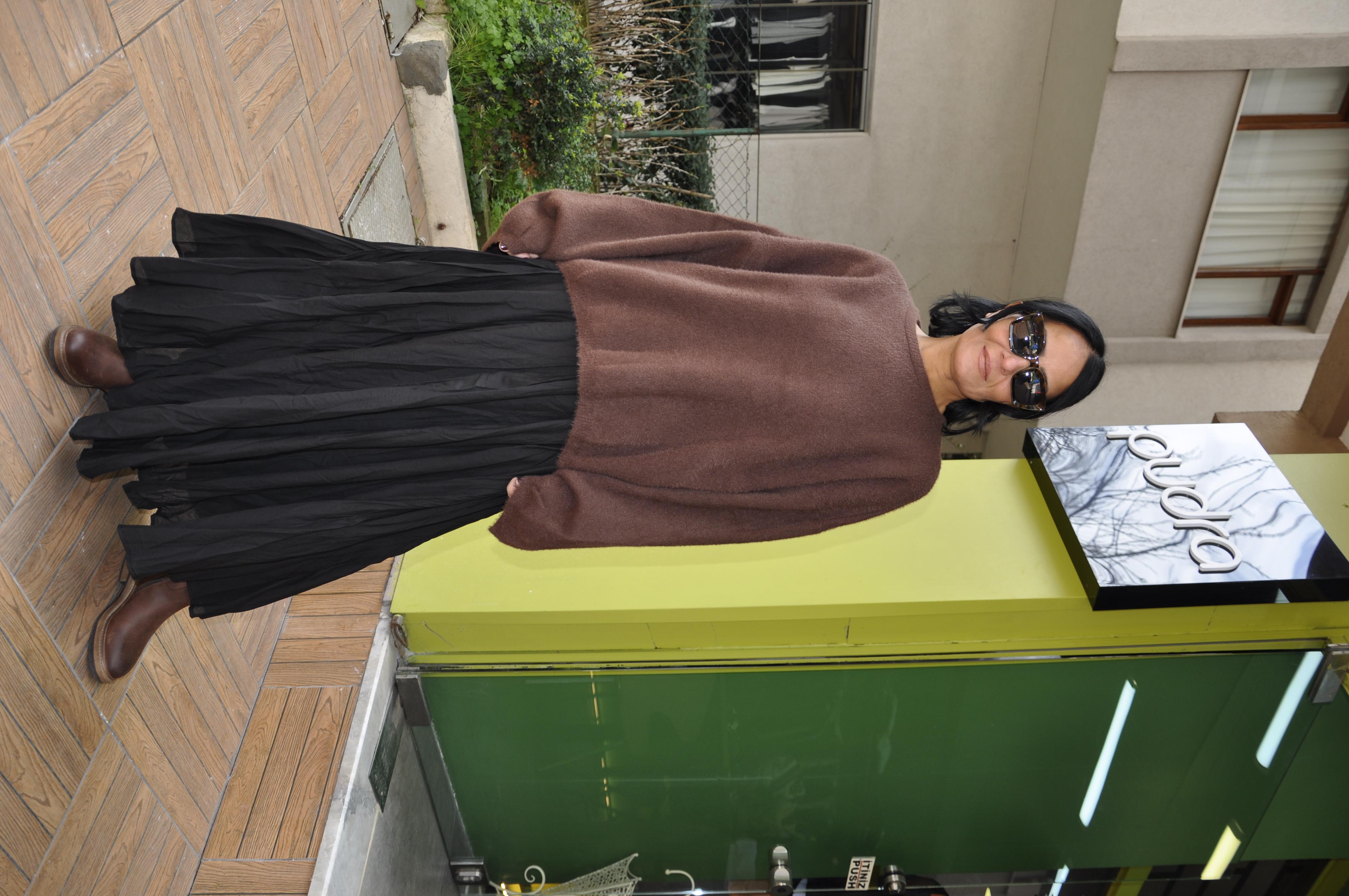 Siyah Kırışık Etek