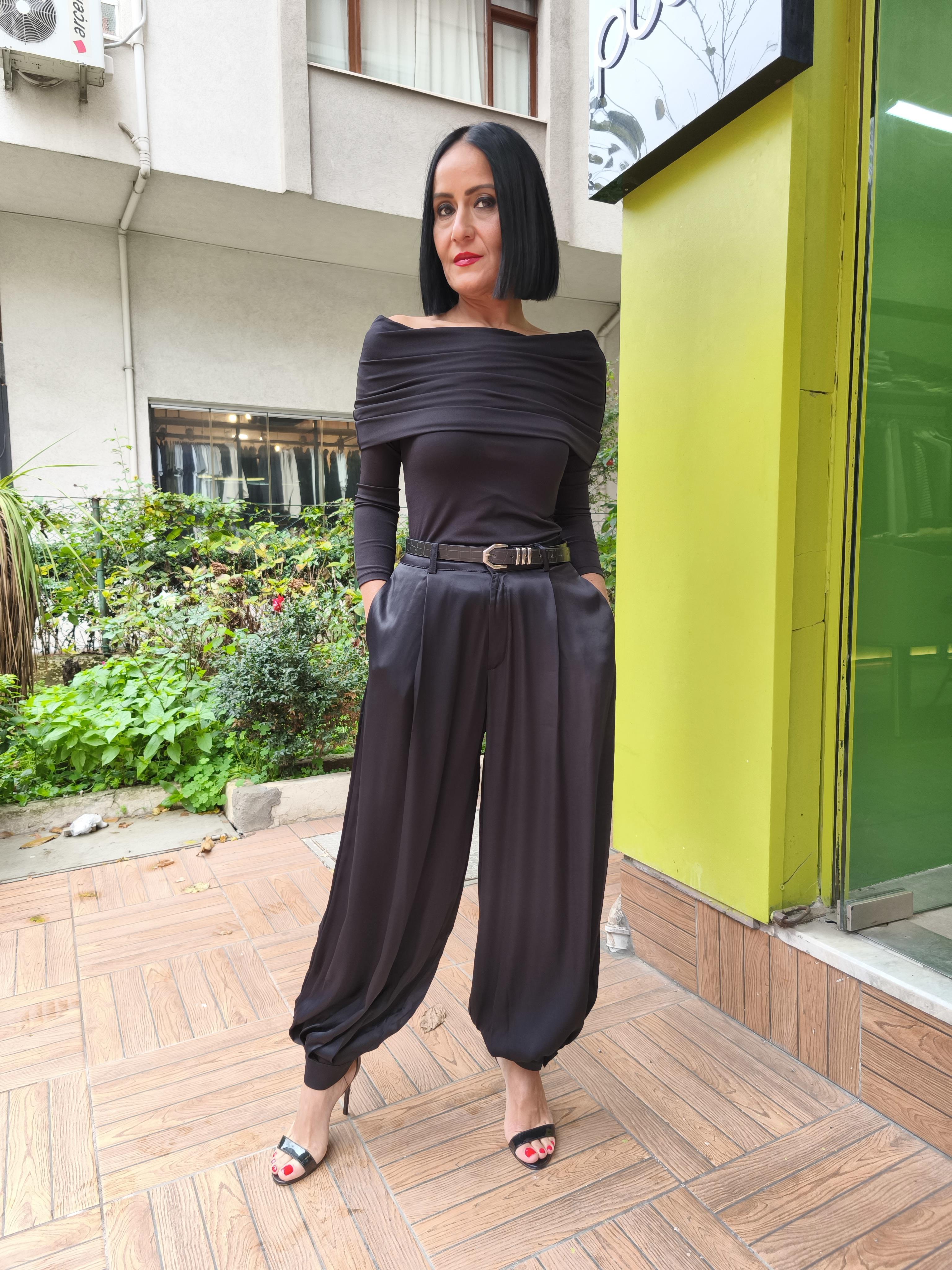 Siyah Madonna Yaka Bluz