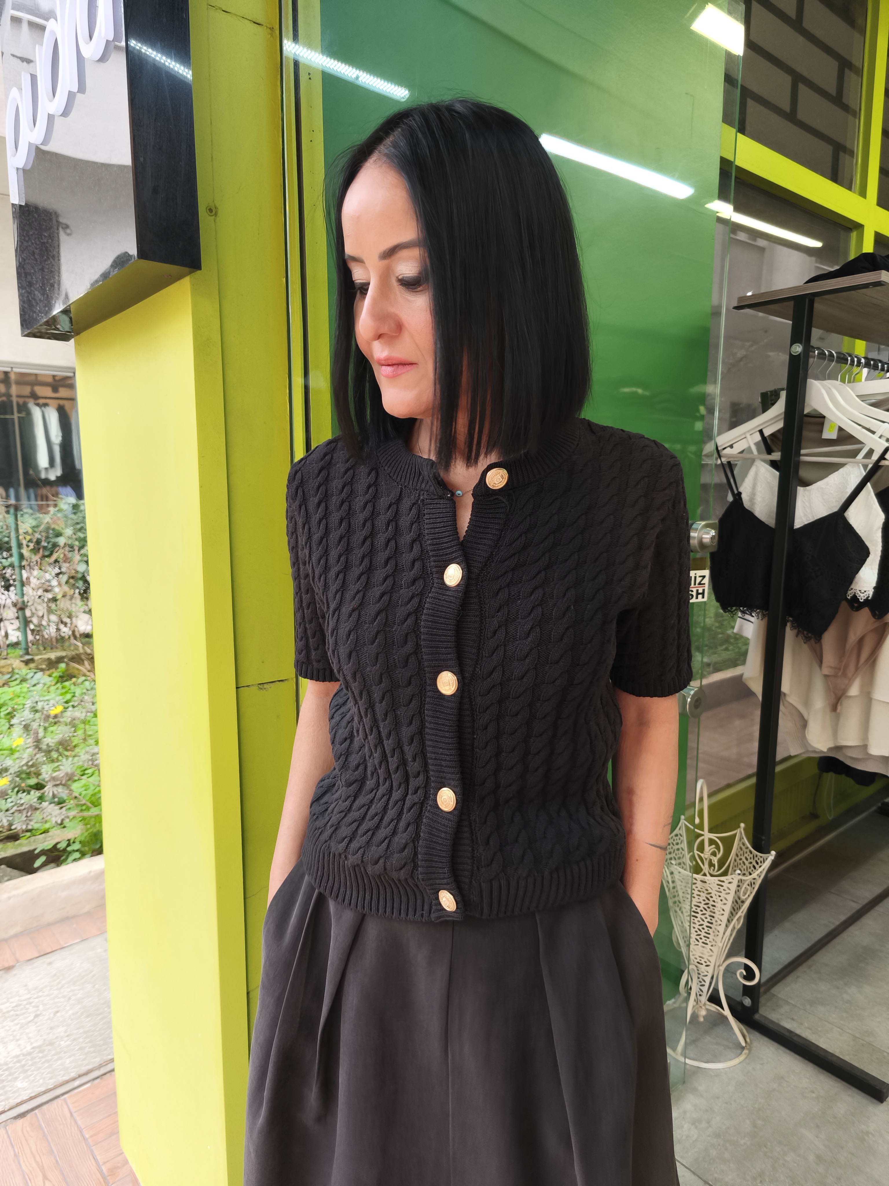 Siyah Saç Örgü Crop Hırka