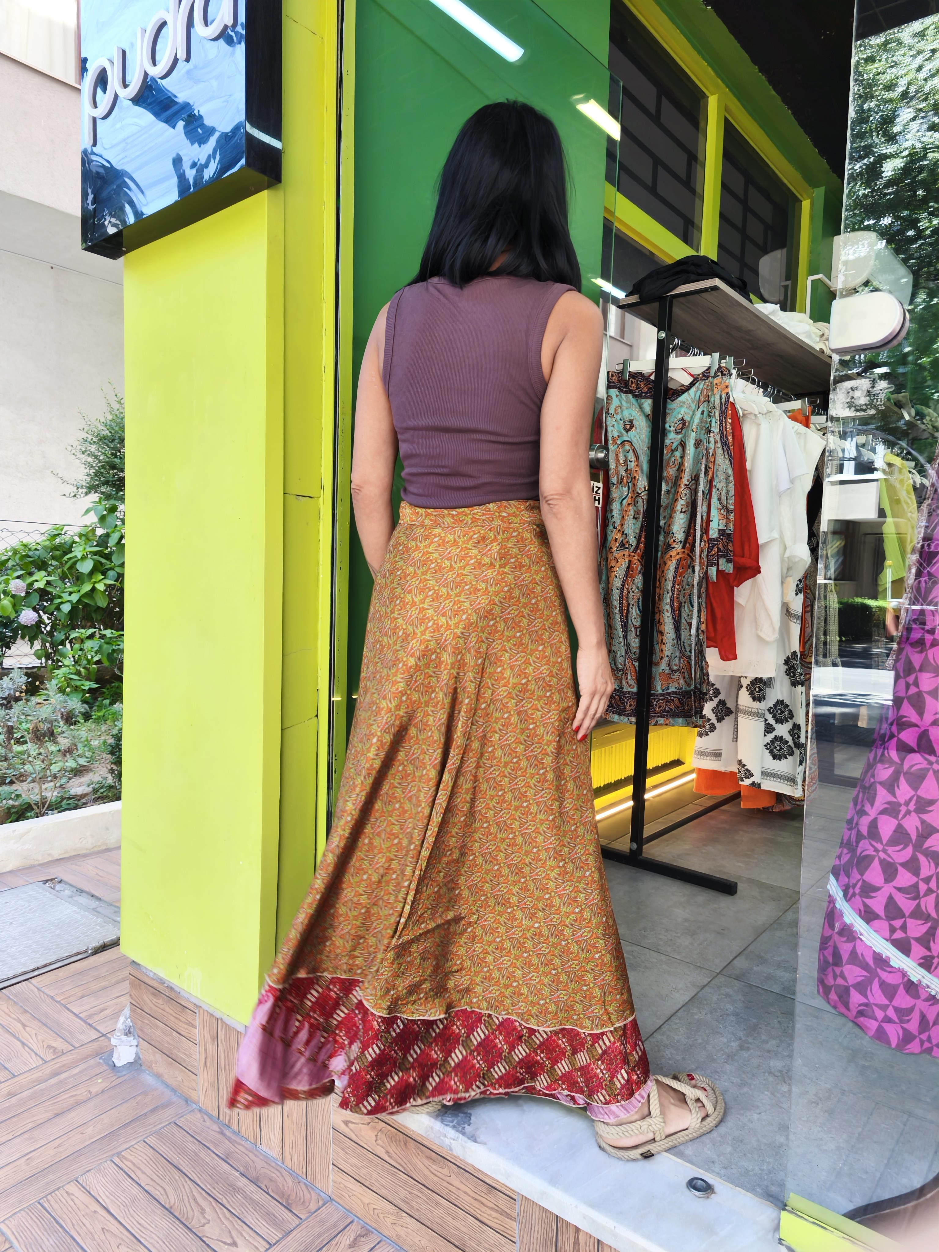 Turuncu Çok Renkli Etek