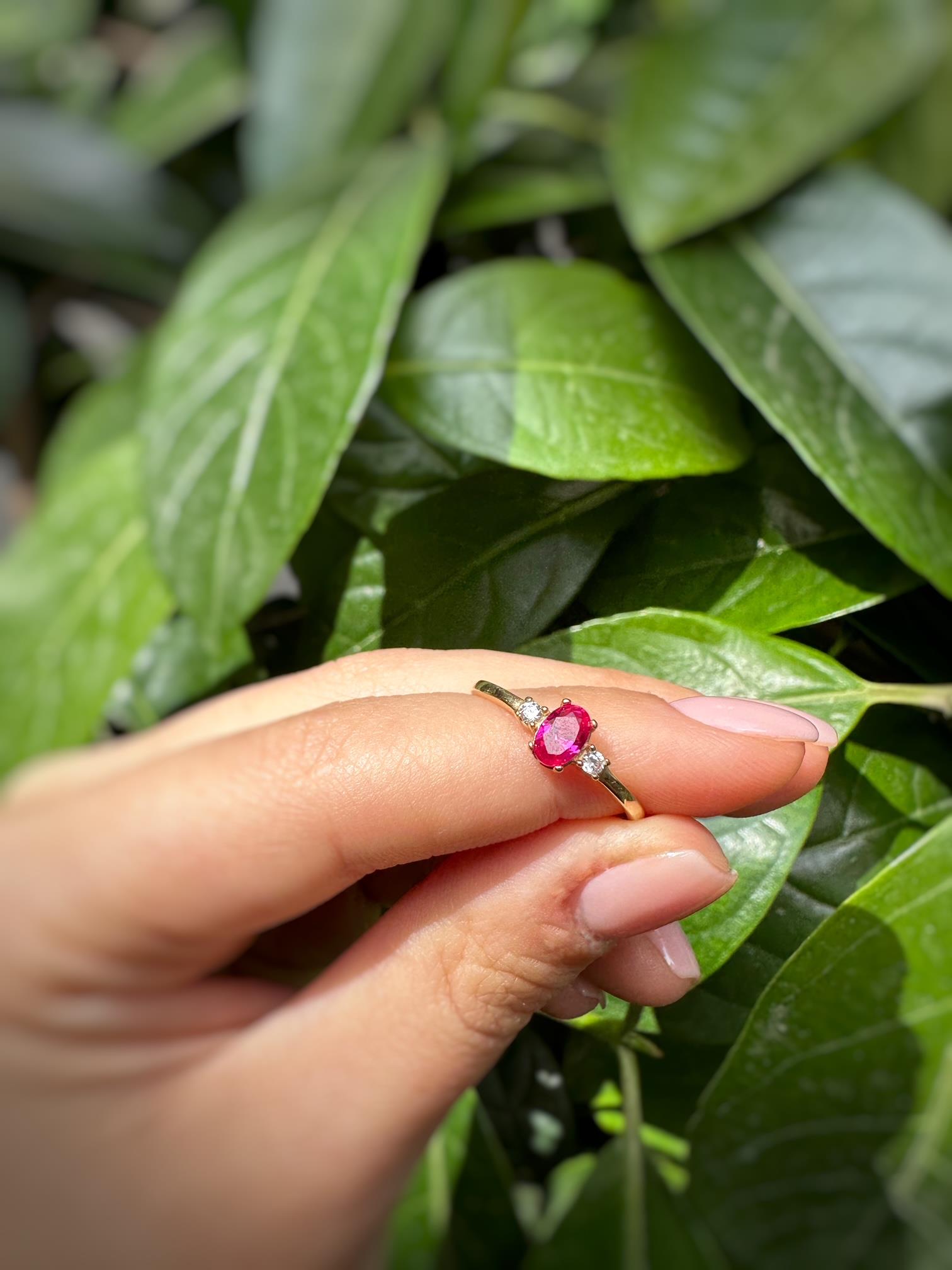 14 Ayar Altın Pembe Taş Oval Yüzük