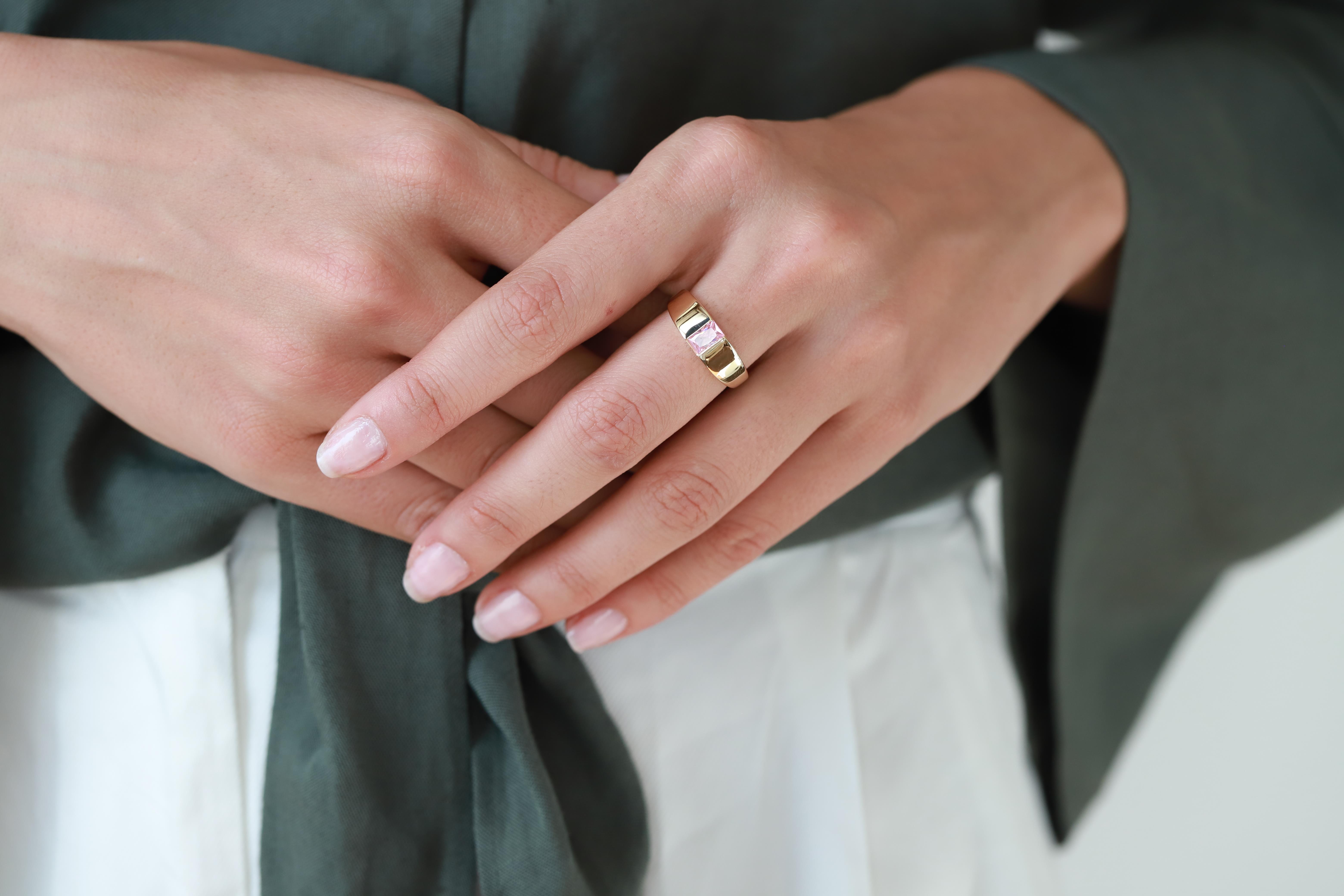 PEMBE TAŞLI TASARIM YÜZÜK