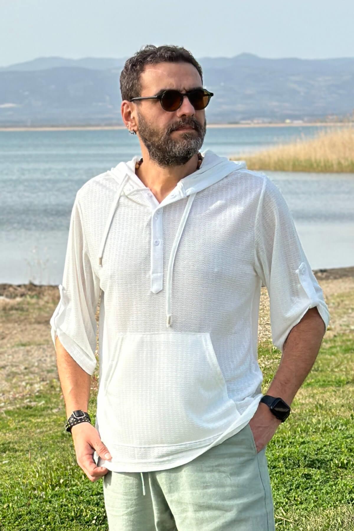 Kolyeli Kolu Patlı Kapişonlu Beyaz Sweatshirt