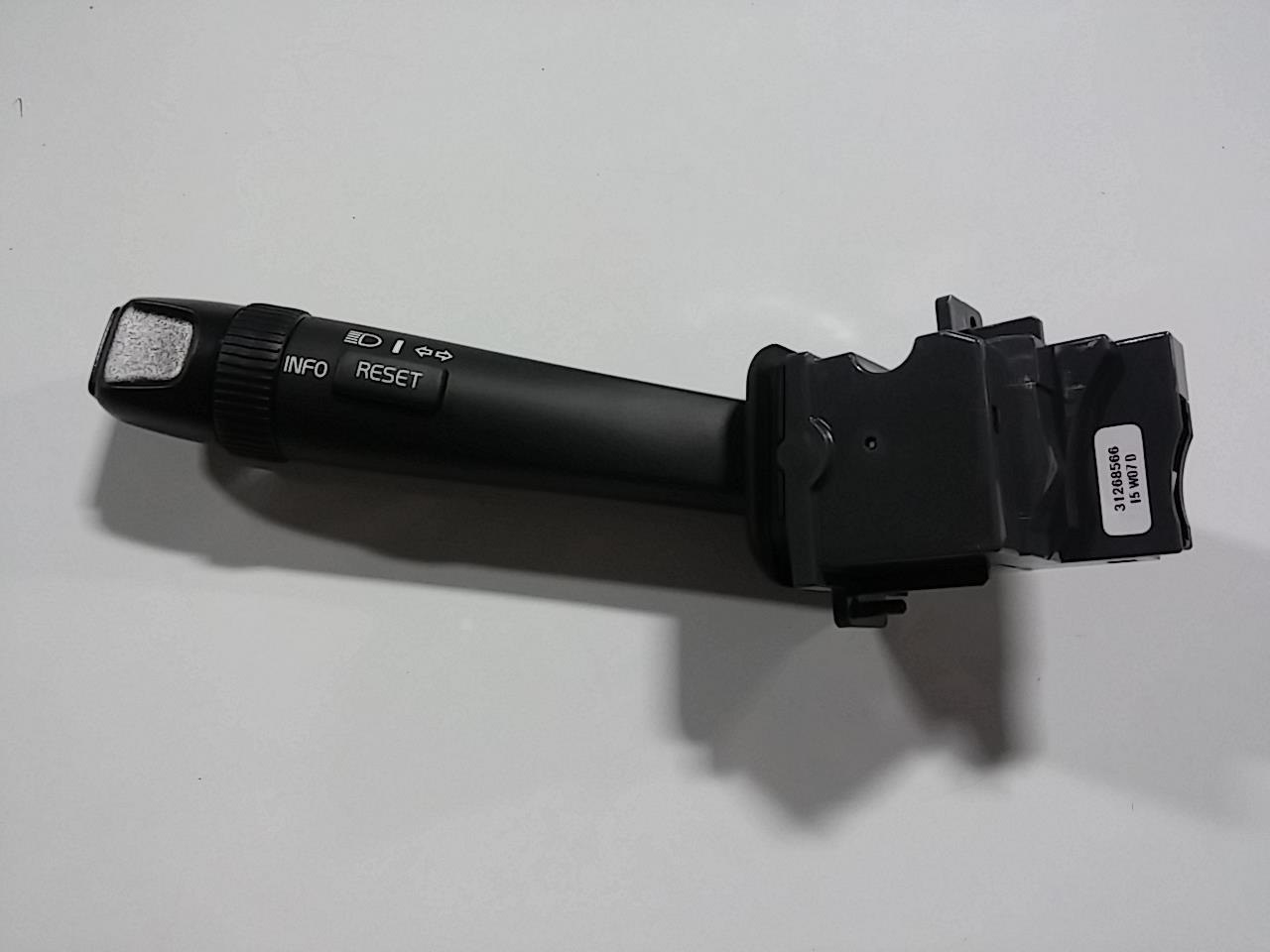 VOLVO SİNYAL KUMANDA KOLU (S60-S80-V70-XC70-XC90) (05-201?) 31268566