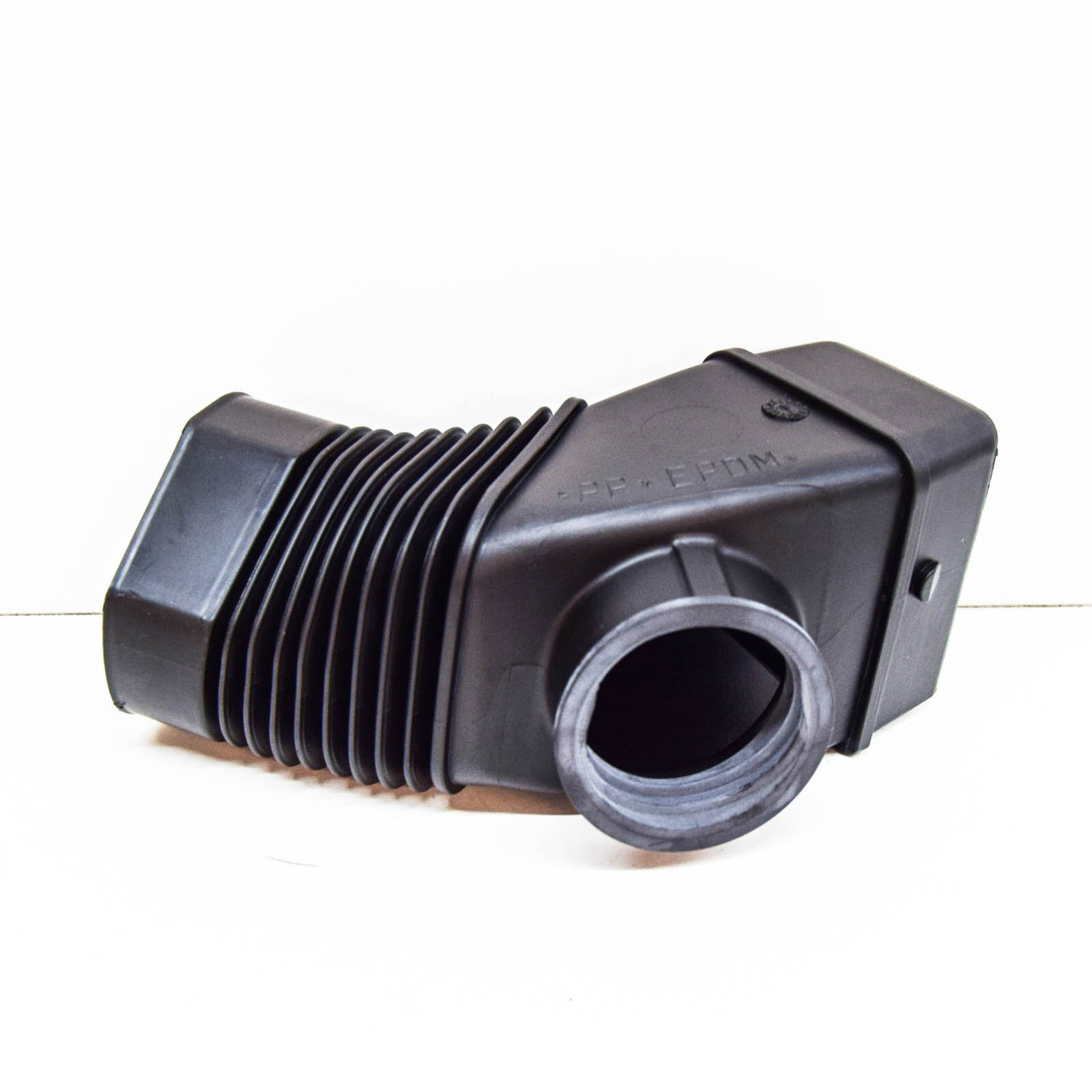 BMW HAVA FİLTRE BORUSU E46 M43  13711438767