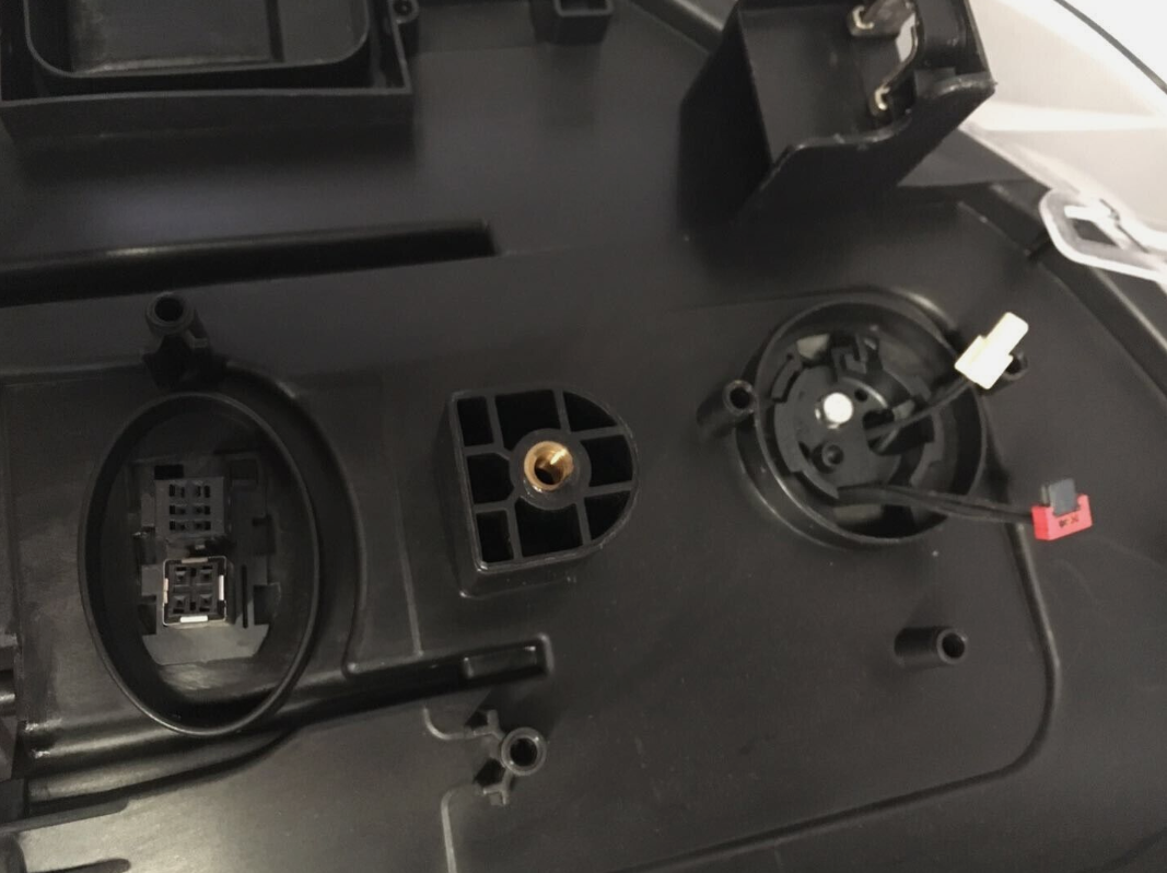 KOMPLE FAR SAĞ Bİ XENON E70LCI 63117240788