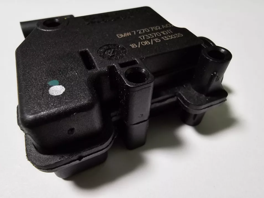 BMW YAKIT DEPO KAPAK TETİLEYİCİSİ 67117270792