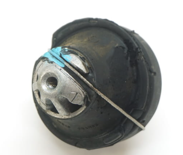VOLVO MOTOR KULAĞI (ÖN-ARKA) (S60-S80-V70-XC70-XC90) (99-) (BENZİNLİ) 30778951