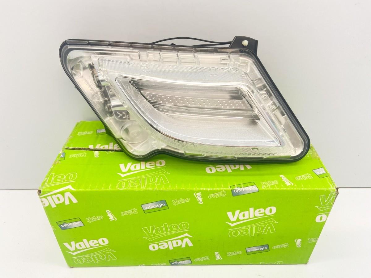 31278557-VALEOVOLVO ÖN TAMPON POZİSYON LAMBASI SOL (S60-V60) (11-13)  31278557VALEO