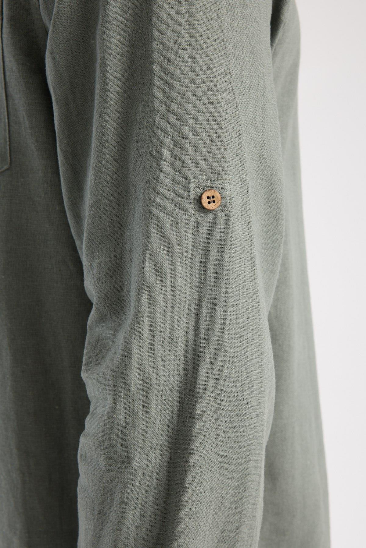 Düğmeli Keten Gömlek