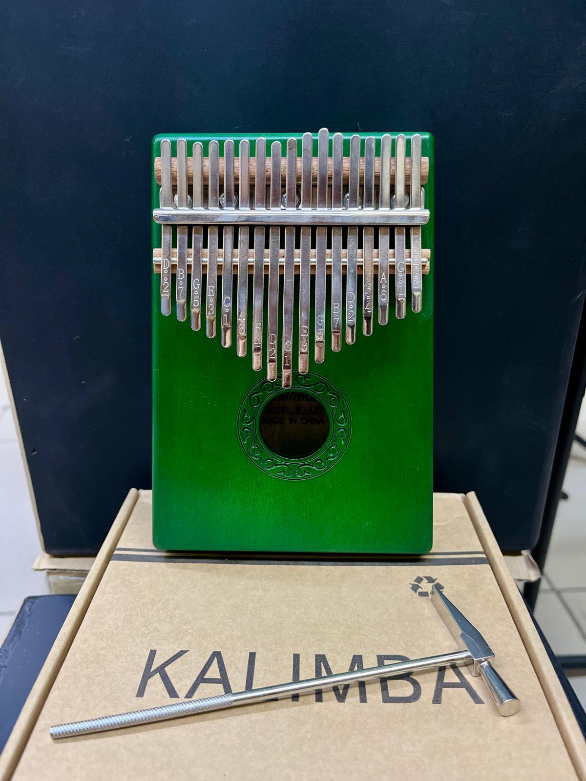 YEŞİL RENK 17 TUŞLU KALİMBA KOD 3692