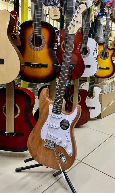 LEA KAHVE 3 SINGLE ELEKTRO GİTAR-KILIF KABLO PENA DAHİL