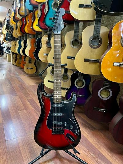 GUSON KIRMIZI 3 SINGLE ELEKTRO GİTAR-KABLO KILIF PENA DAHİL