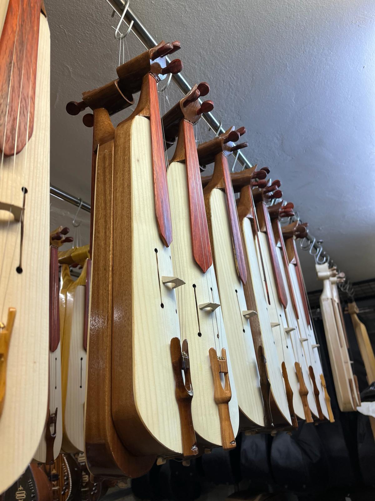 KALİTELİ MAUN AĞACI KARADENİZ KEMENÇE KOD 4017