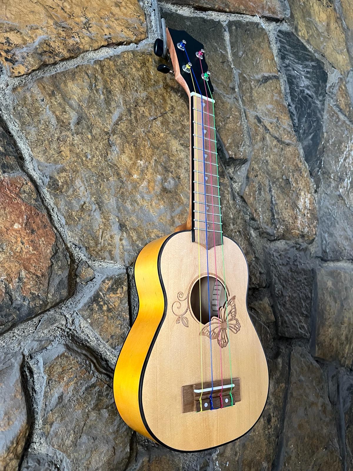 SOPRANO RENKLİ TELLİ LADİN UKULELE