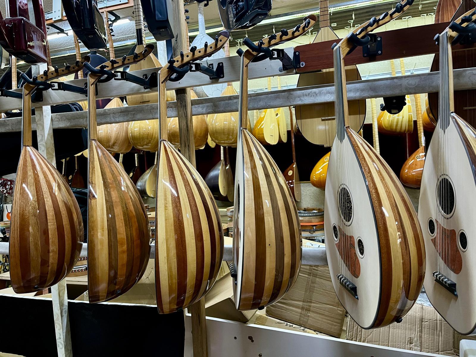 PARLAK CİLA ÖĞRENCİ ÜSTÜ TAM KASA UD KILIF MIZRAP DAHİL KOD9078