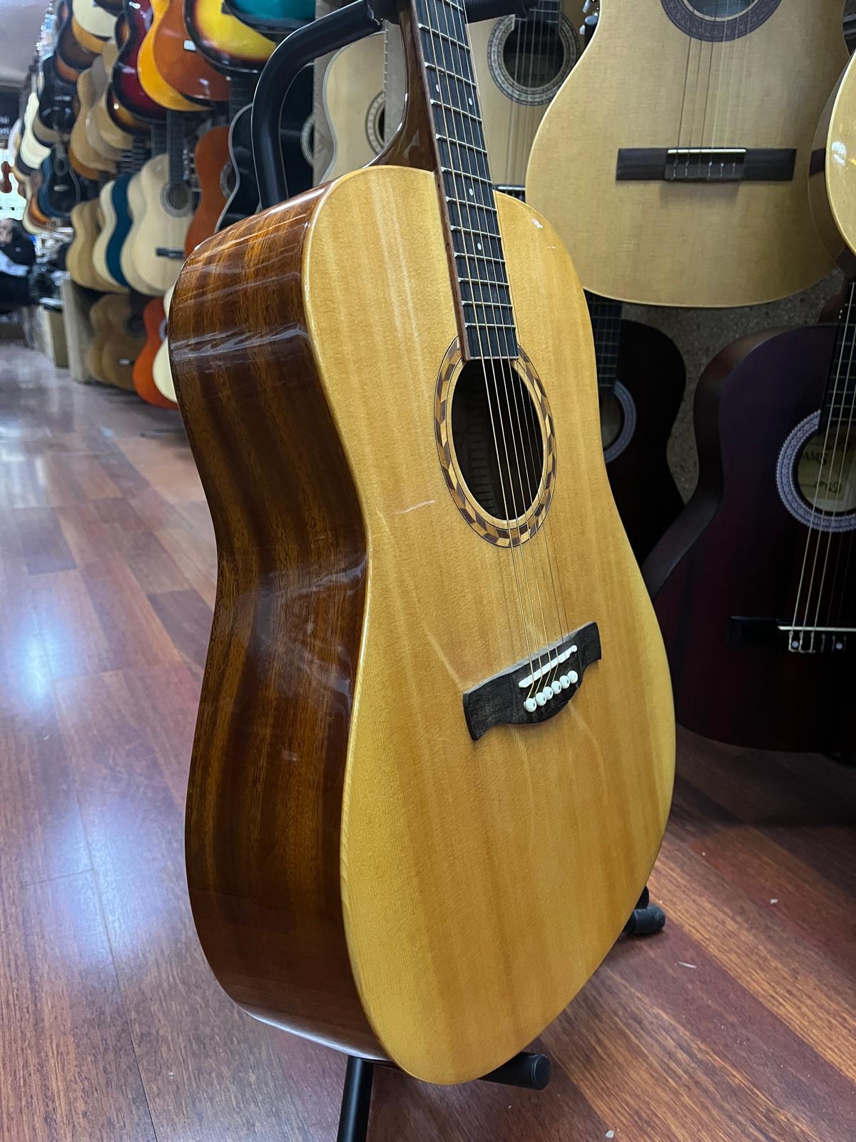 Stiller Akustik Gitar Maun Ağacı Kılıf Pena Dahil