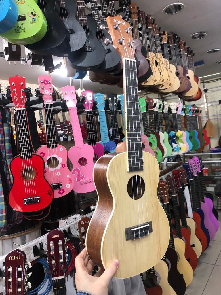 ADAMS CONCERT BOY NATUREL UKULELE