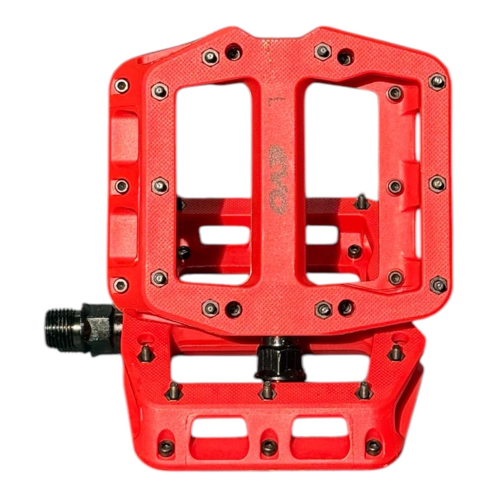 EVO RULMANLI ÇİVİLİ BİSİKLET PEDAL KIRMIZI