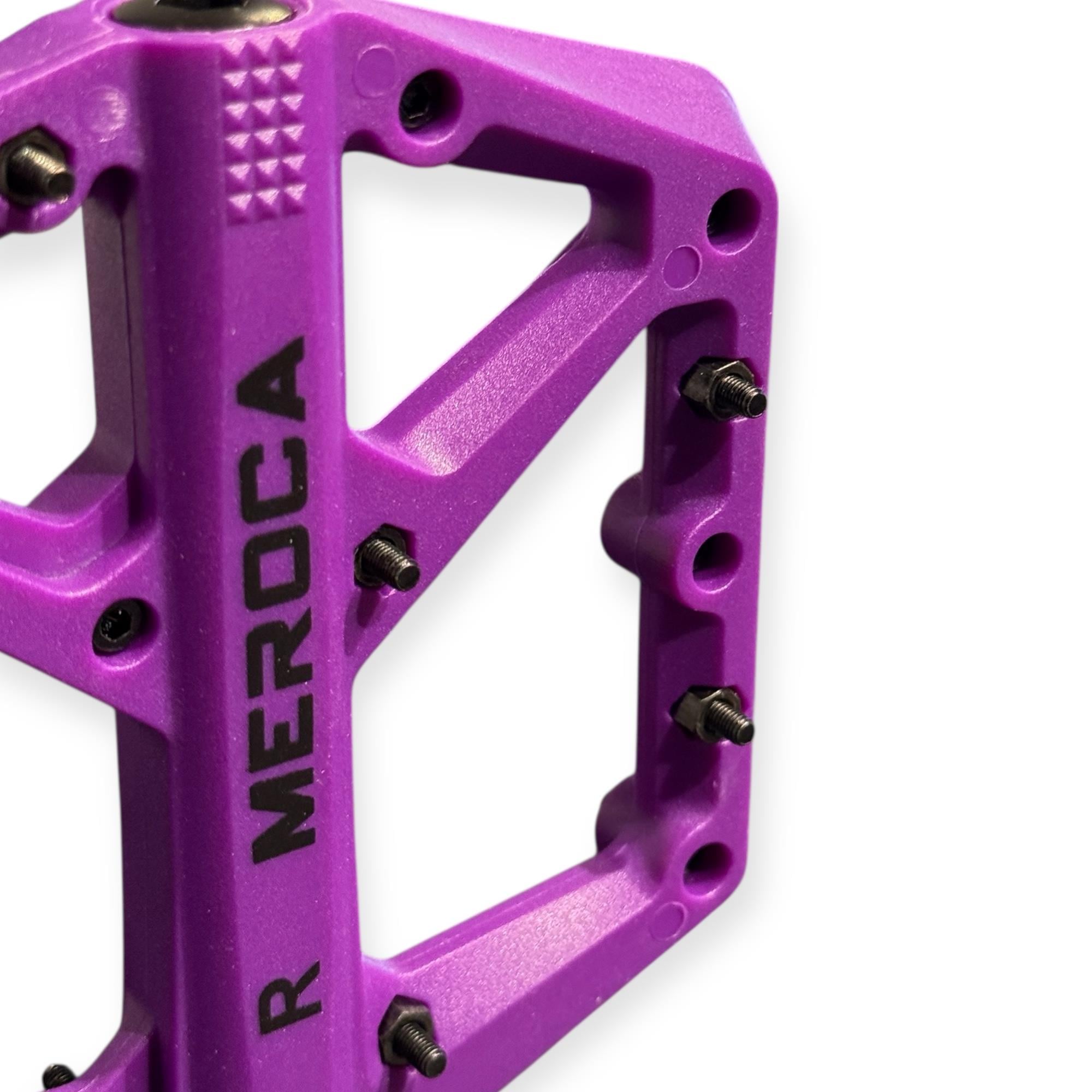 Meroca Double Rulmanlı Çivili Mor Bisiklet Pedalı | Hafif Plastik Gövde – Dayanıklı Platform Pedal