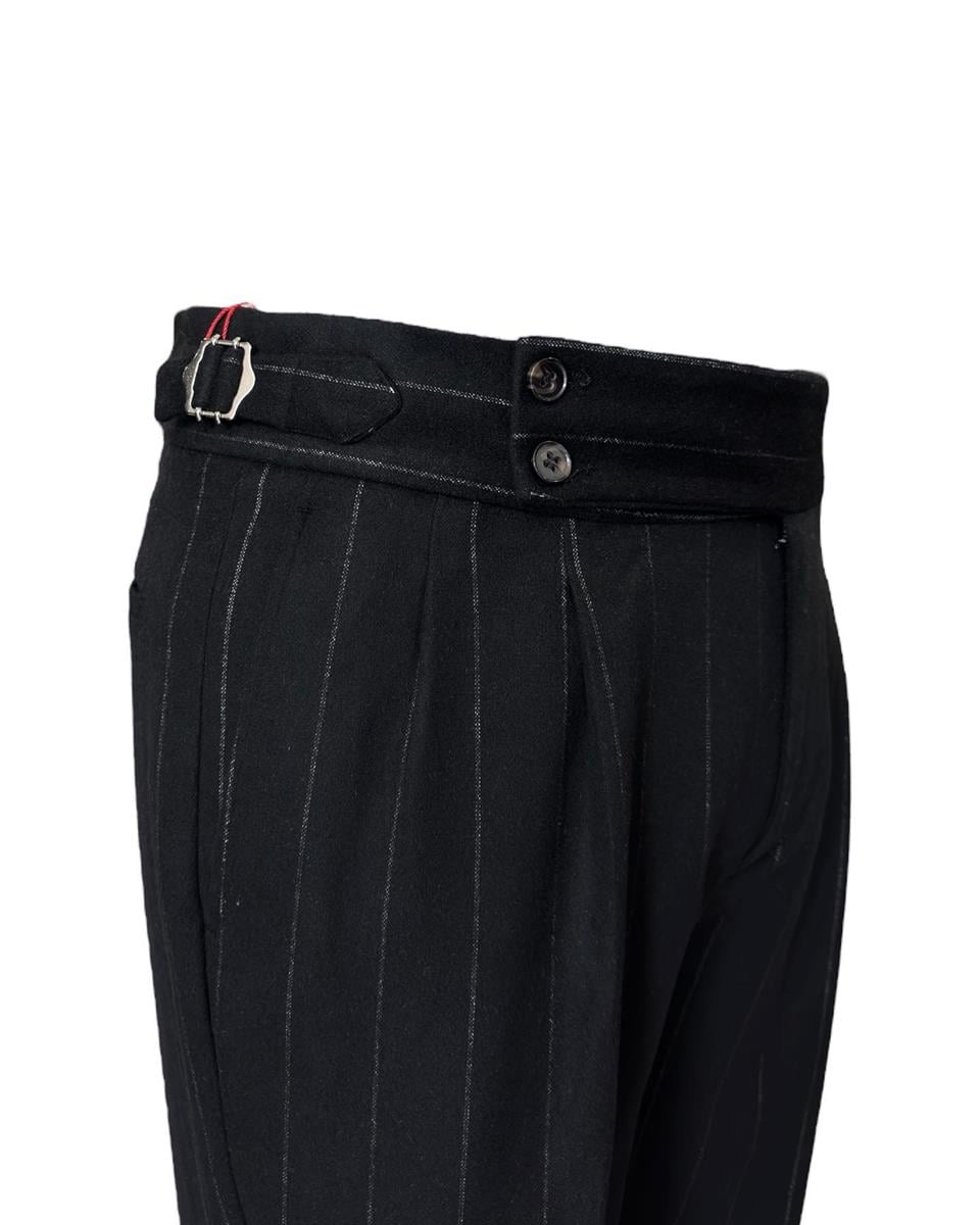 Harold Daniel 黒 レザーパンツ Mサイズストレートレッグ牛革 Harold Daniel 黒 レザーパンツ Mサイズストレートレッグ牛革