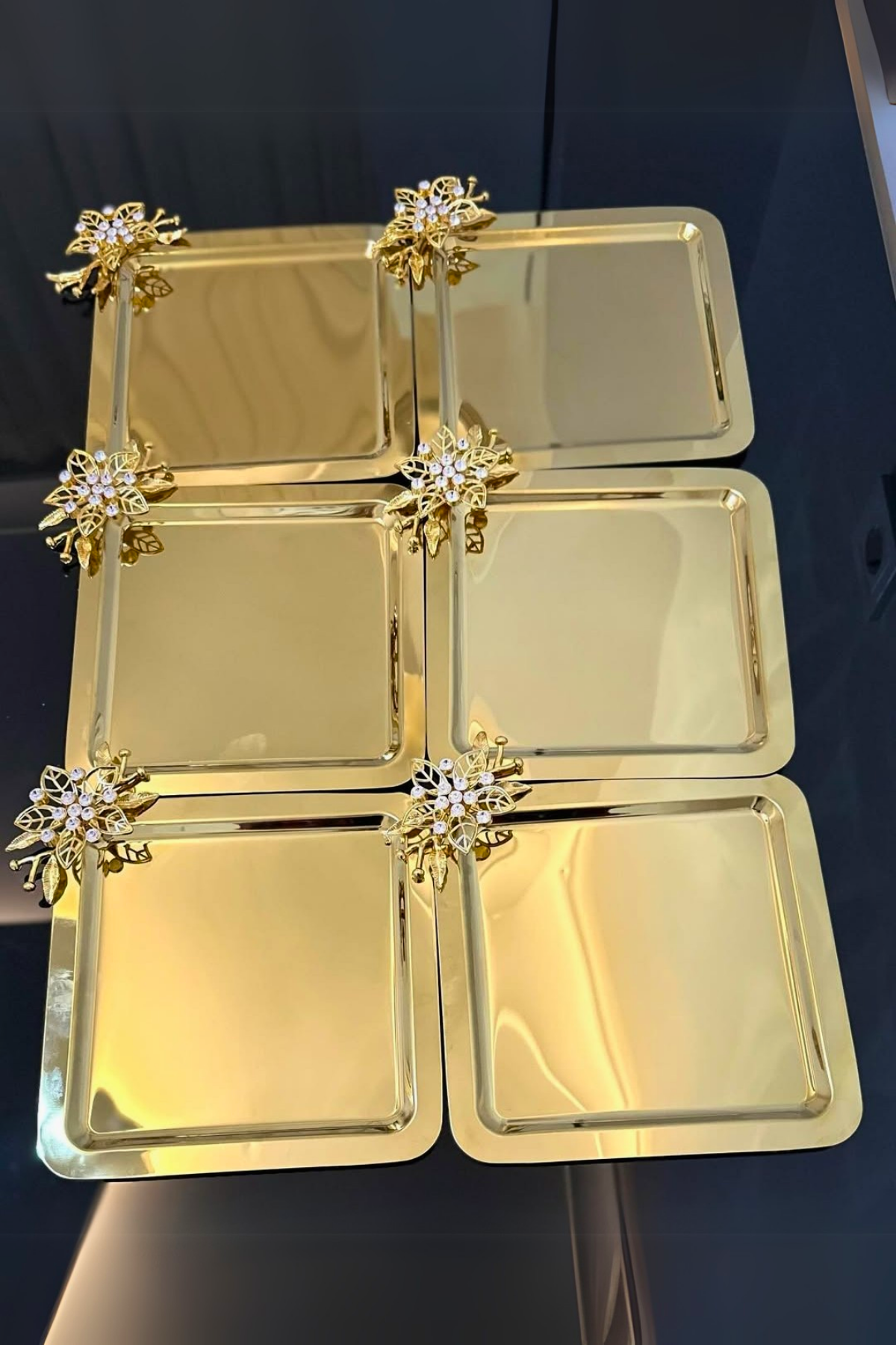 6lı Lüx Taşlı Papatya Çiçek Aksesuarlı Gold Renk Sunum Tepsisi | Dekoratif Söz, Kahve, Çay, Tepsisi
