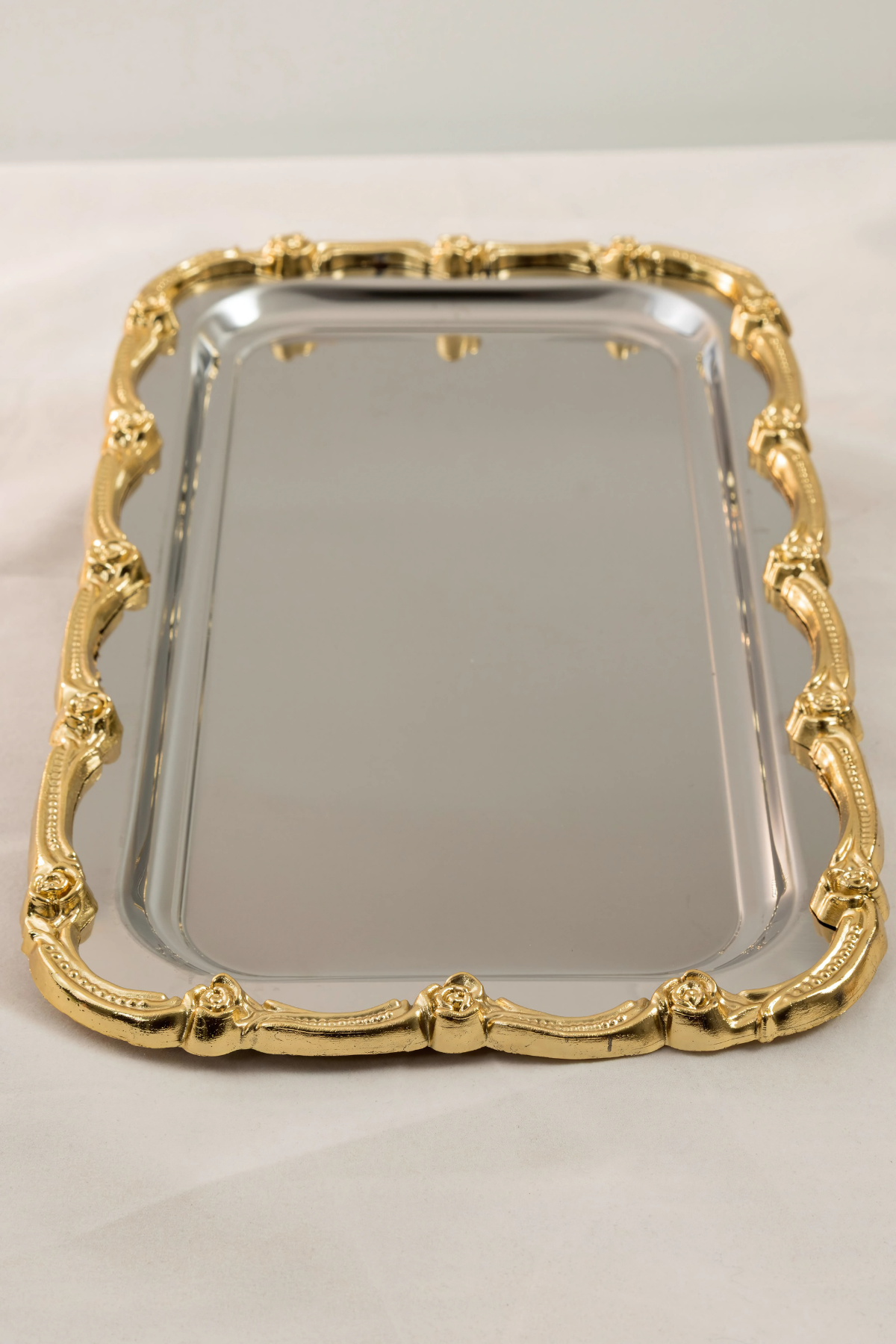 Gold Gül Desenli Paslanmaz Çelik Tepsi | 33x18 cm Lüks Sunum Tepsisi