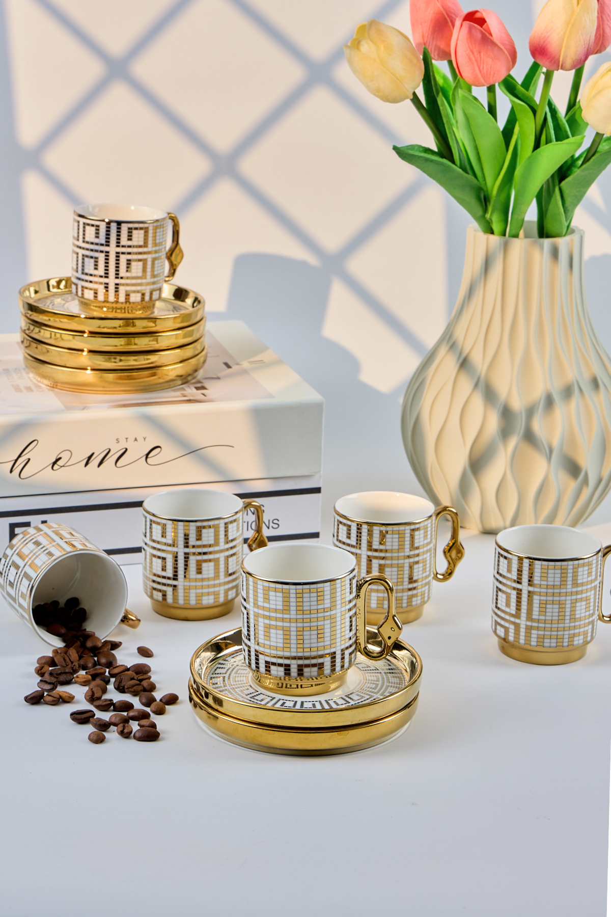 Gold Kenarlı Tabaklı 6lı Türk Kahve Fincanı – Lüks Porselen
